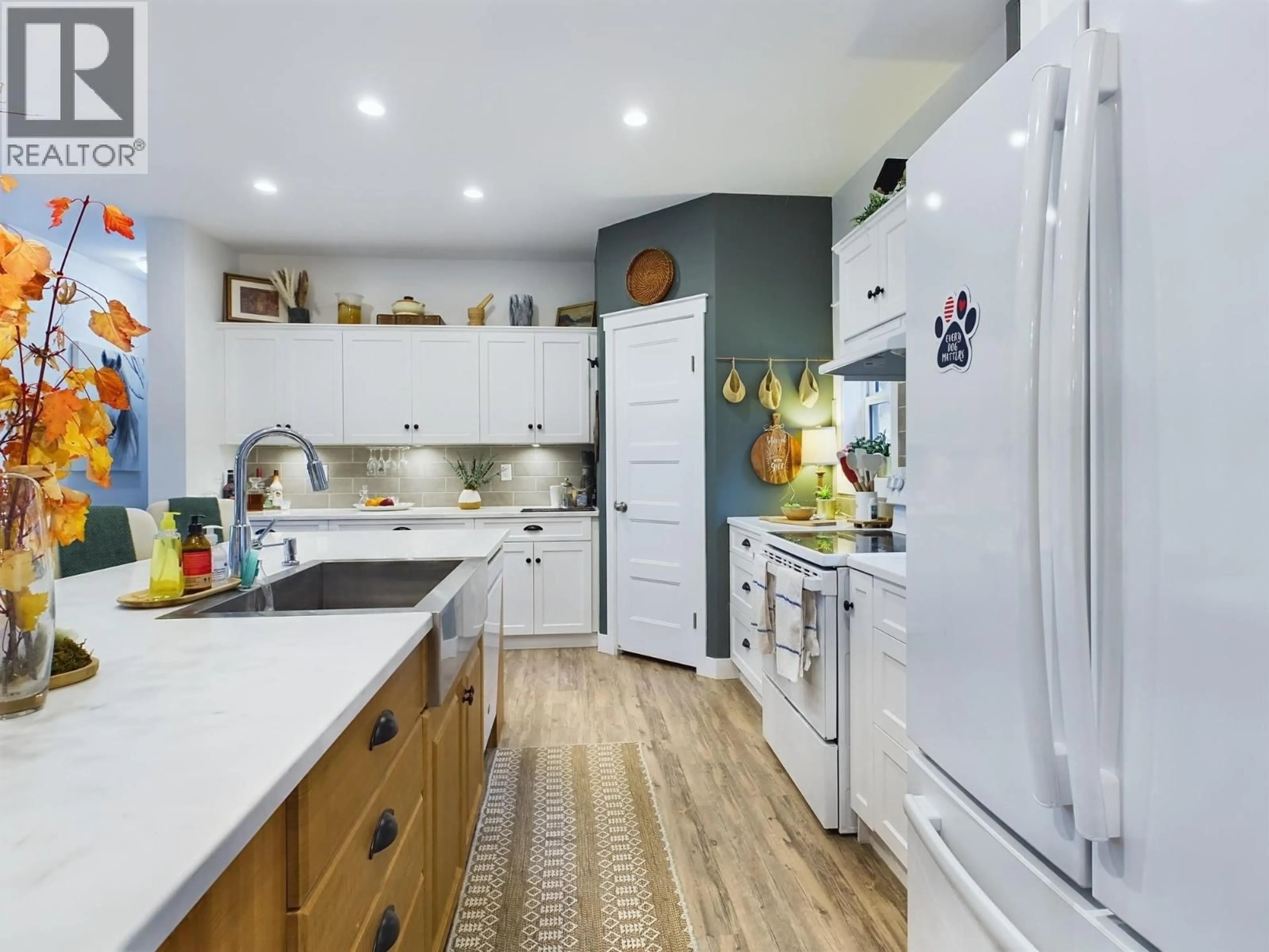 Open concept kitchen, ceramic/tile floor for 1020 BULLMOOSE WAY, Osoyoos British Columbia V0H1V6