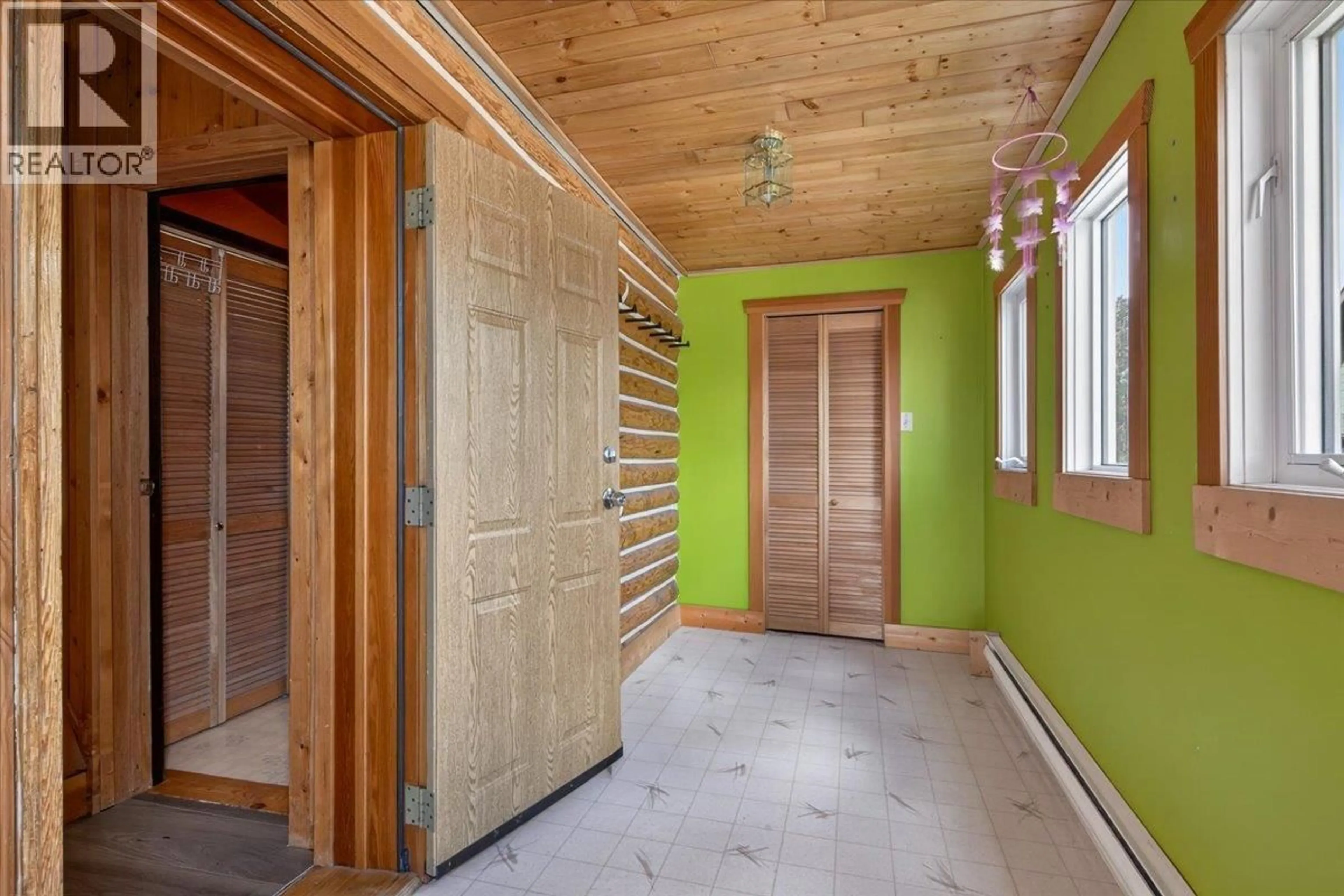 Indoor foyer for 4764 FORSTERS LANDING ROAD, Radium Hot Springs British Columbia V0A1M0
