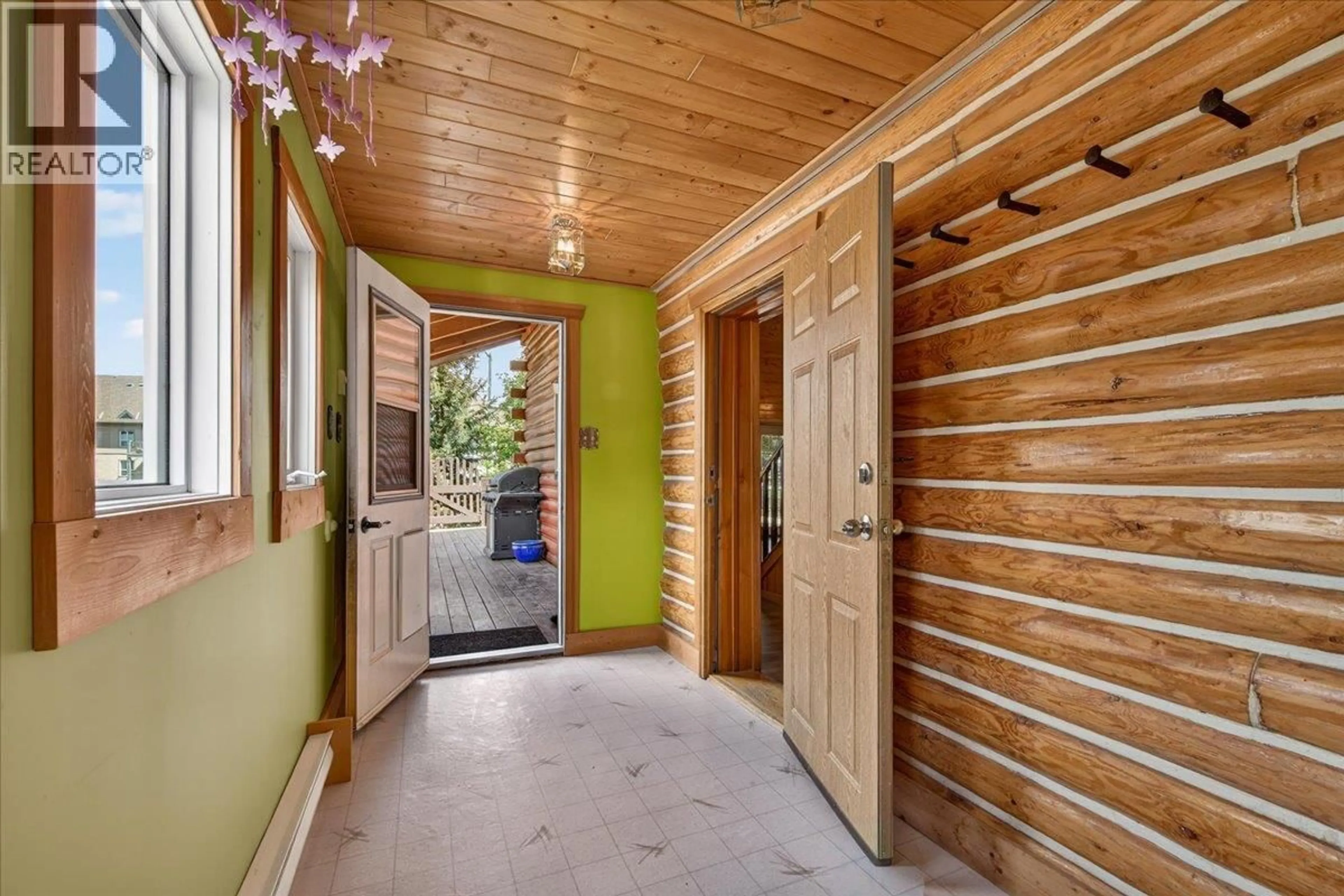 Indoor entryway for 4764 FORSTERS LANDING ROAD, Radium Hot Springs British Columbia V0A1M0