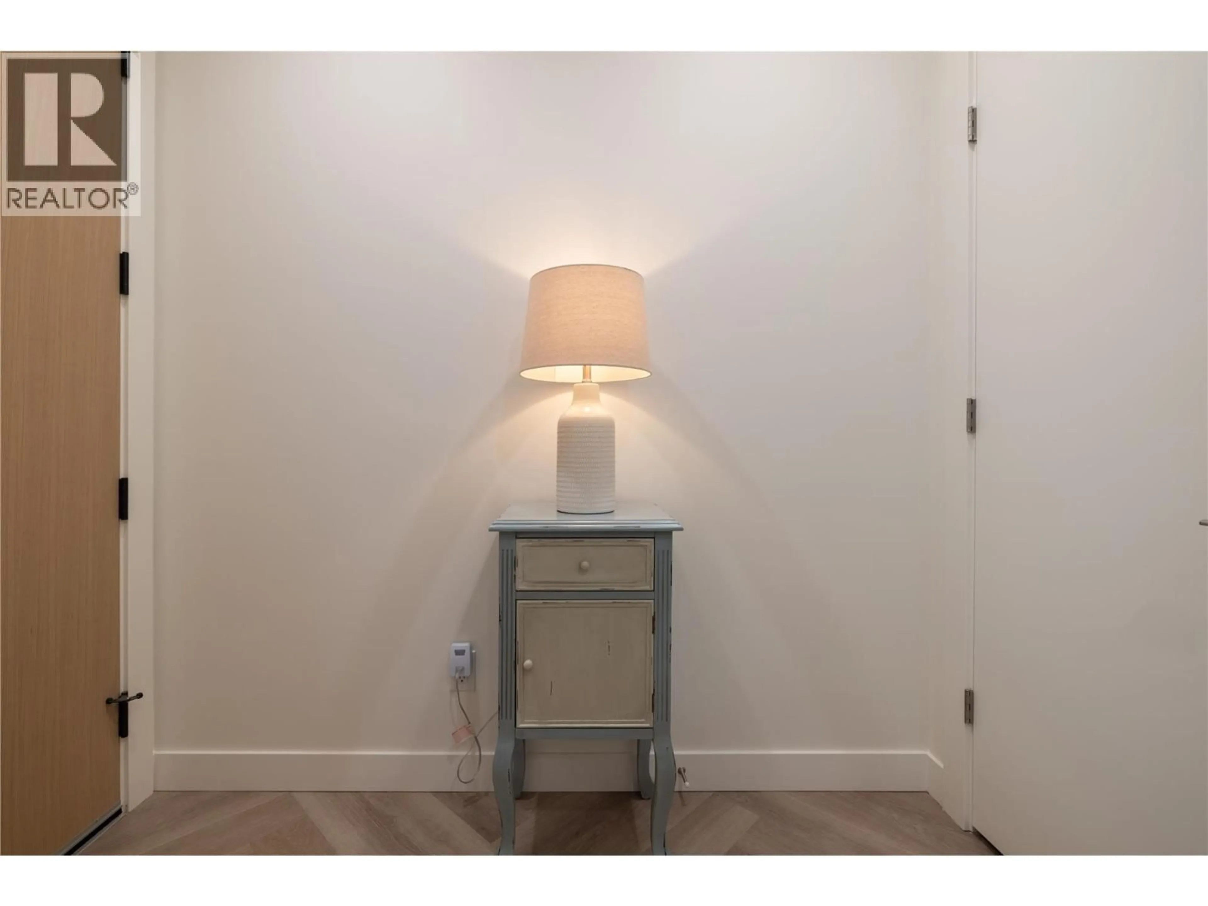 A pic of a room for 709 - 3340 LAKESHORE ROAD, Kelowna British Columbia V1W0H6