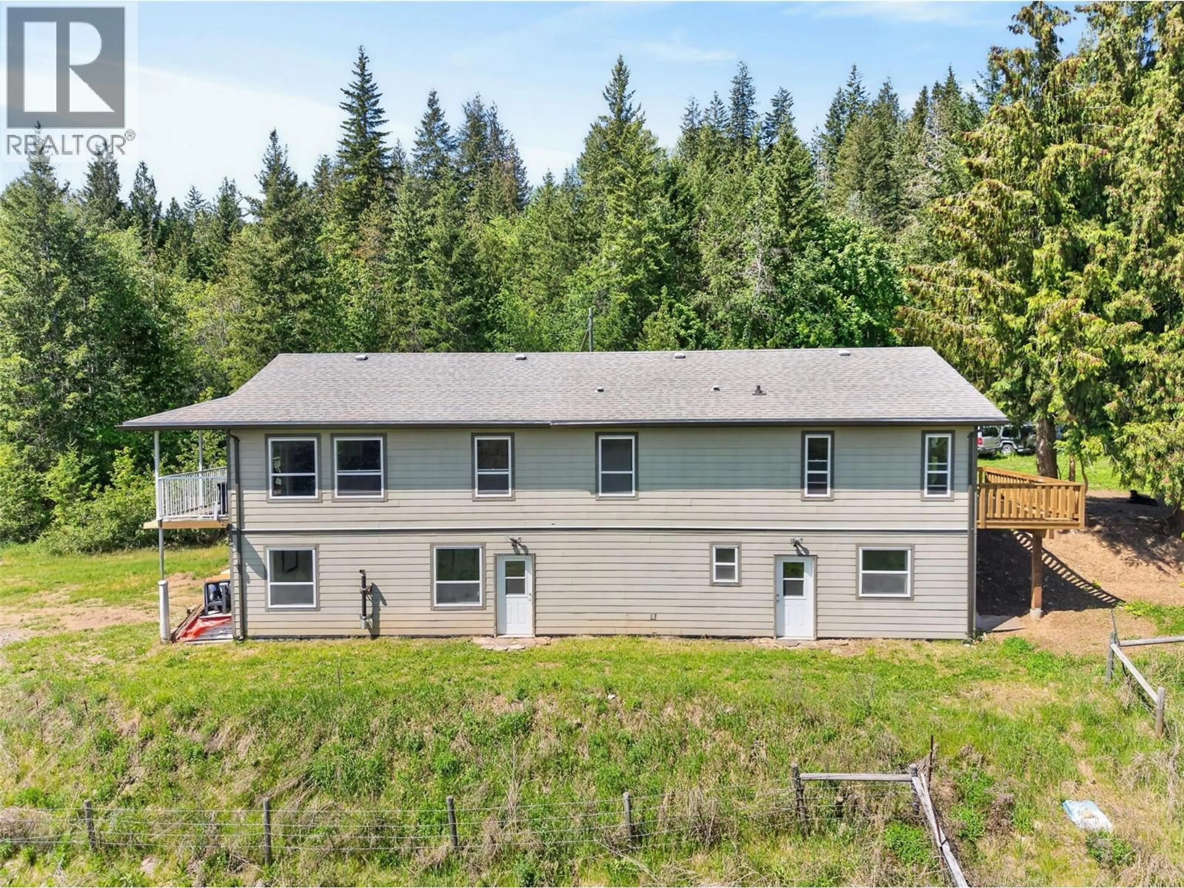 A pic from outside/outdoor area/front of a property/back of a property/a pic from drone, building for 31 VIOLET ROAD, Grindrod British Columbia V0E1Y0
