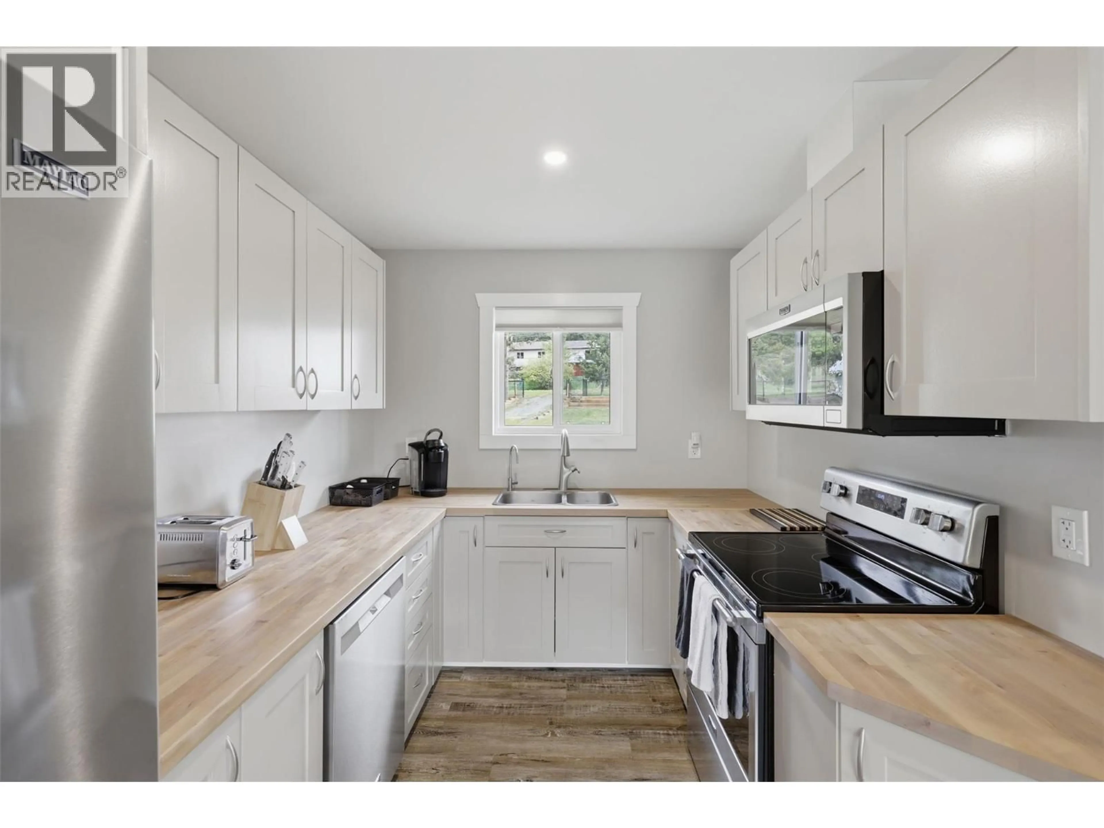 Standard kitchen, unknown for 3020 MCCREIGHT ROAD, Kamloops British Columbia V0E3E1