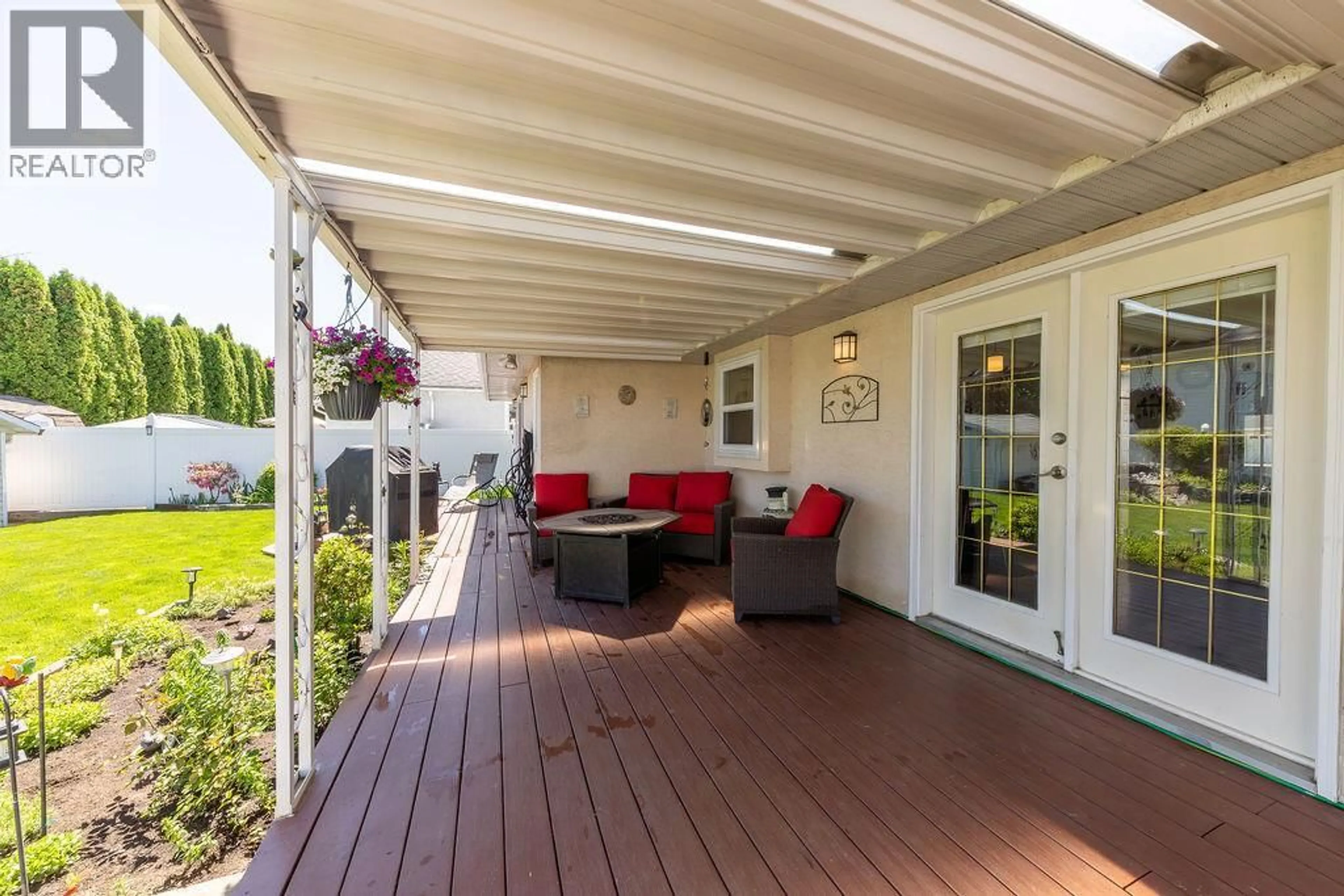 Patio, street for 985 SCHREINER STREET, Kamloops British Columbia V2B5W1