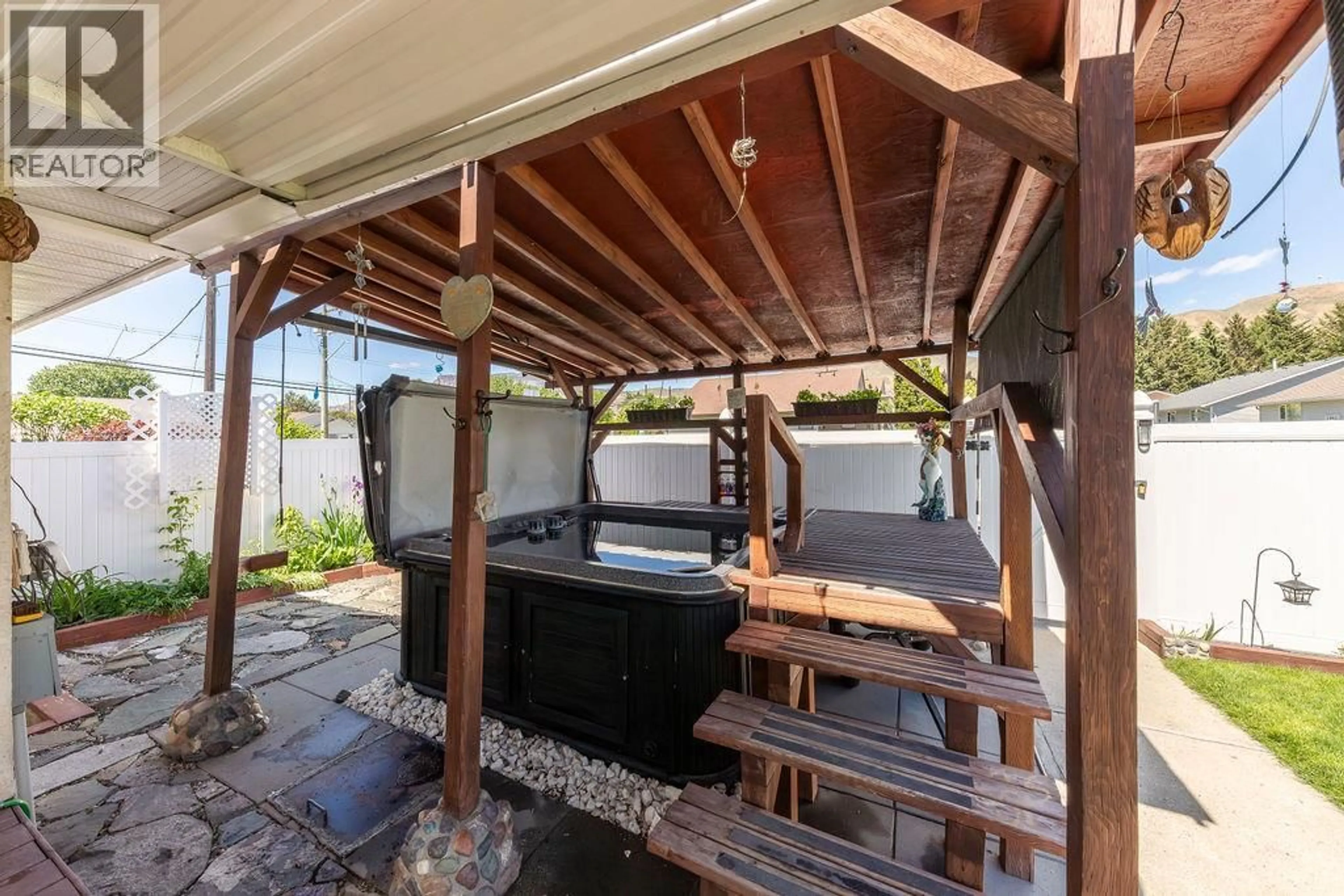 Patio, street for 985 SCHREINER STREET, Kamloops British Columbia V2B5W1