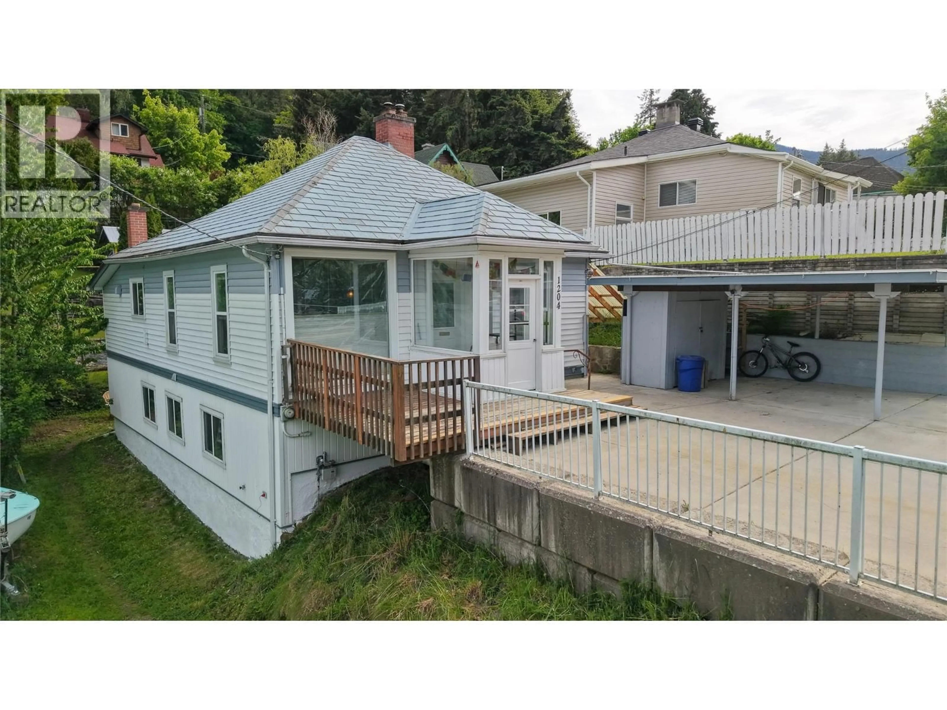 A pic from outside/outdoor area/front of a property/back of a property/a pic from drone, unknown for 1204 FRONT STREET, Nelson British Columbia V1L4C4