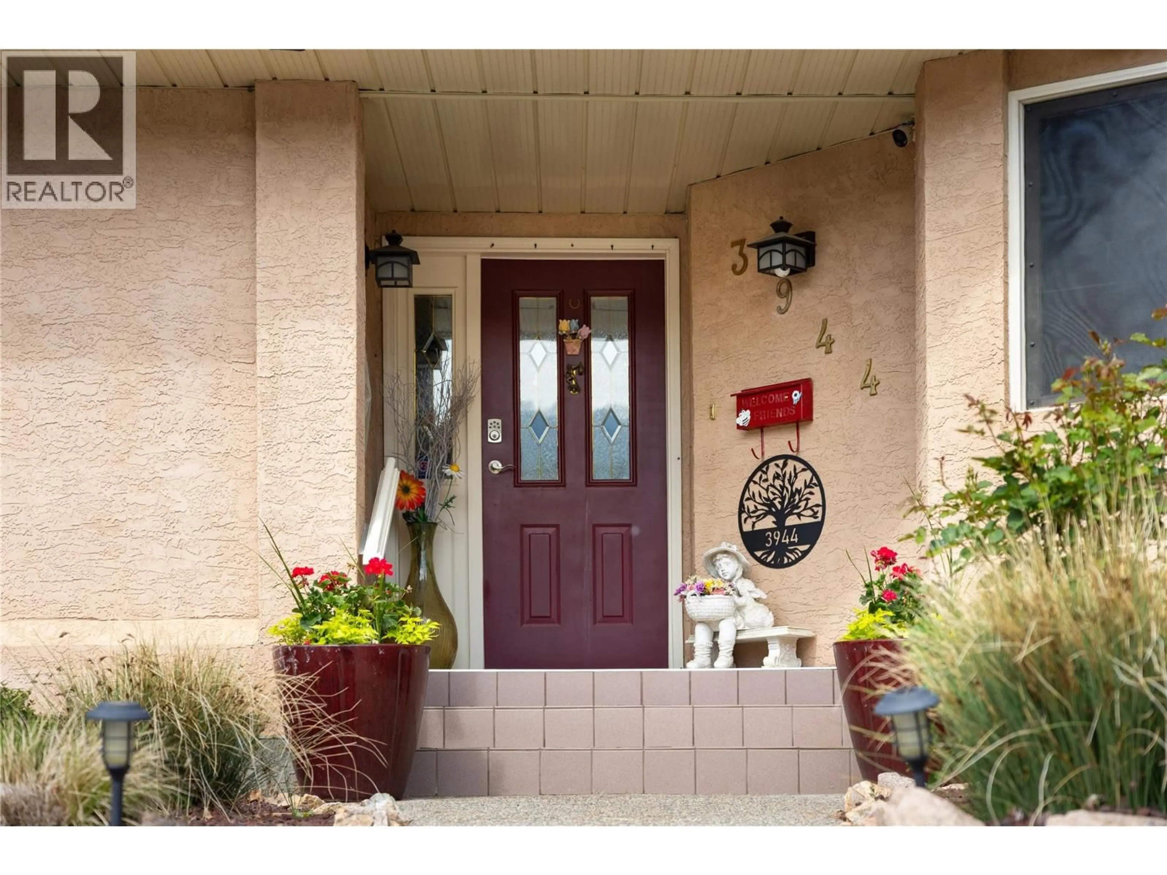 Indoor entryway for 3944 CASCADE DRIVE, Vernon British Columbia V1T9E7