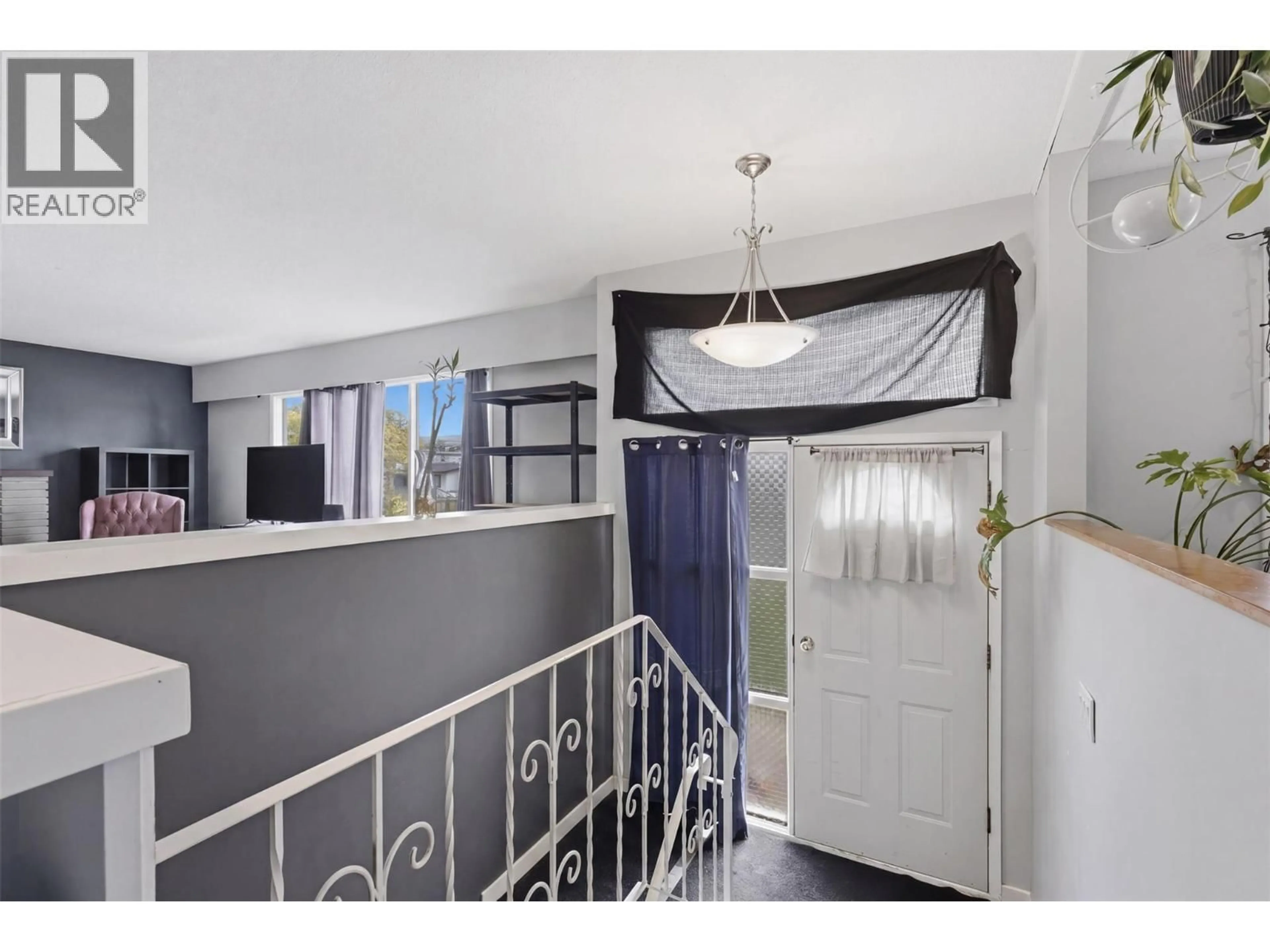 Indoor entryway for 654 PATRICIA AVENUE, Kamloops British Columbia V2B1Y8