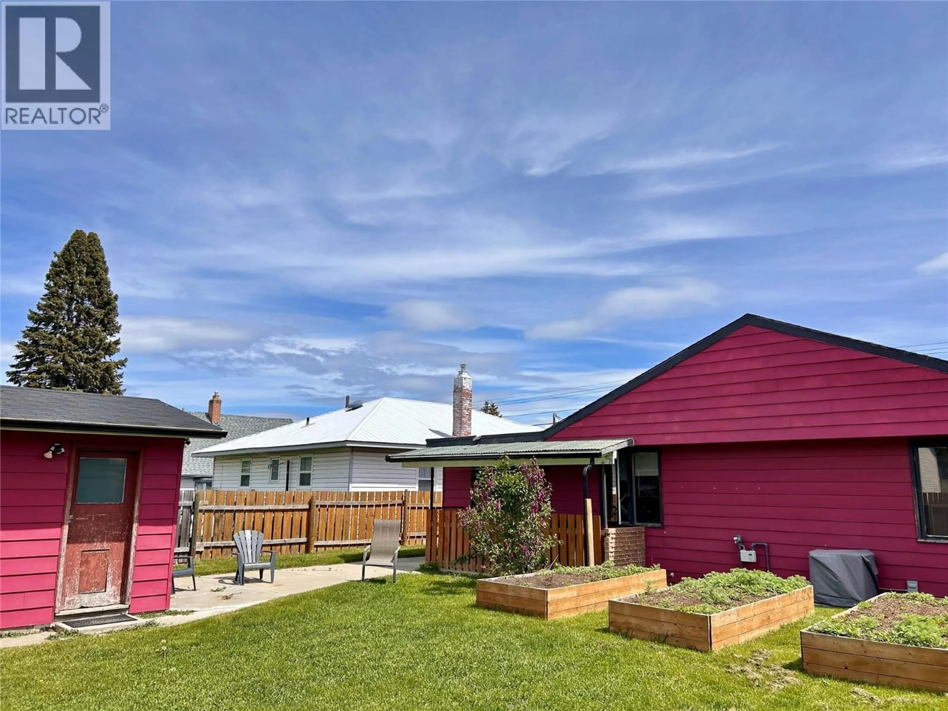 A pic from outside/outdoor area/front of a property/back of a property/a pic from drone, street for 413 12TH S AVENUE, Cranbrook British Columbia V1C2M7