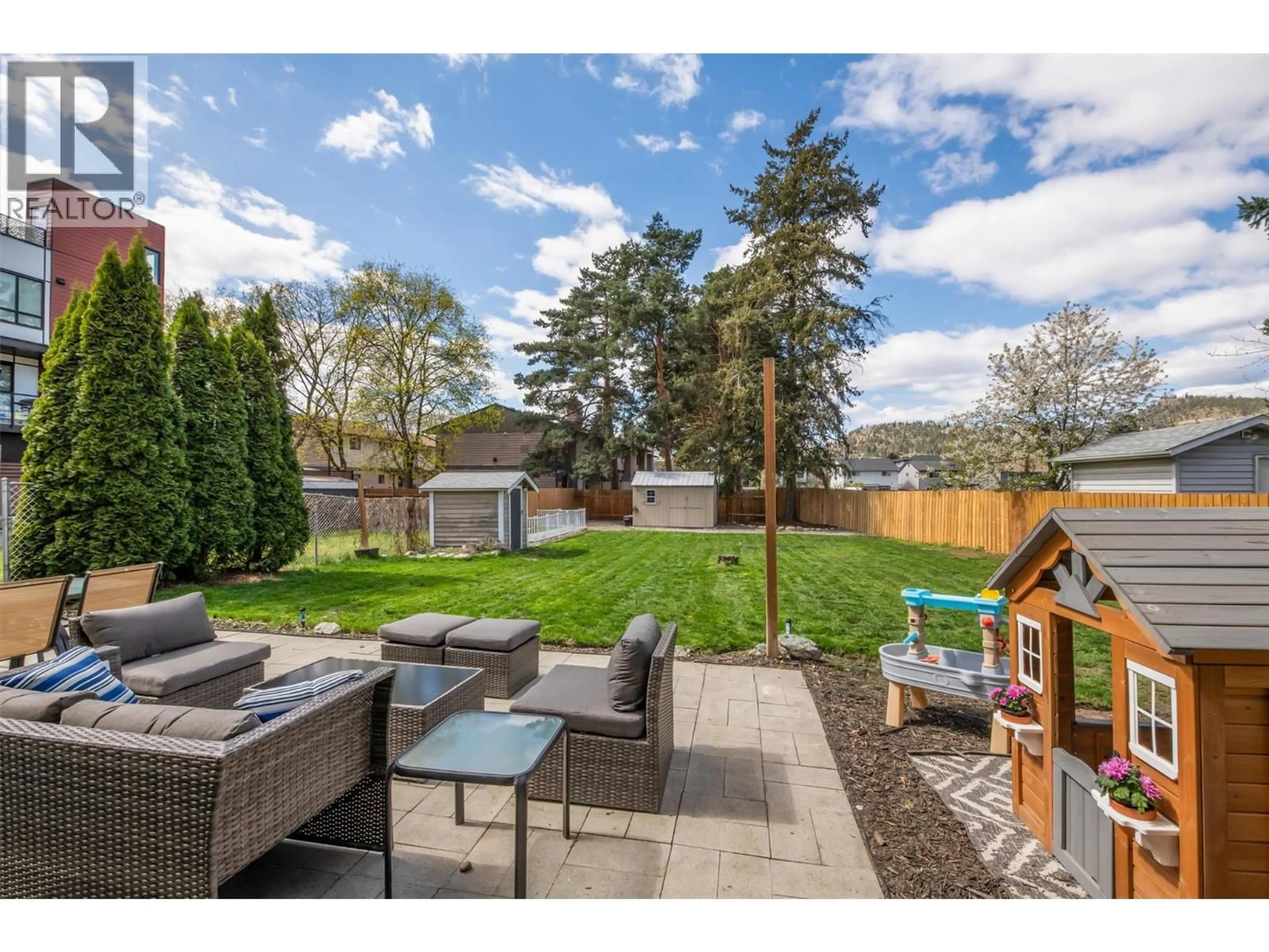 Patio, street for 230 KNELLER ROAD, Kelowna British Columbia V1X4C2