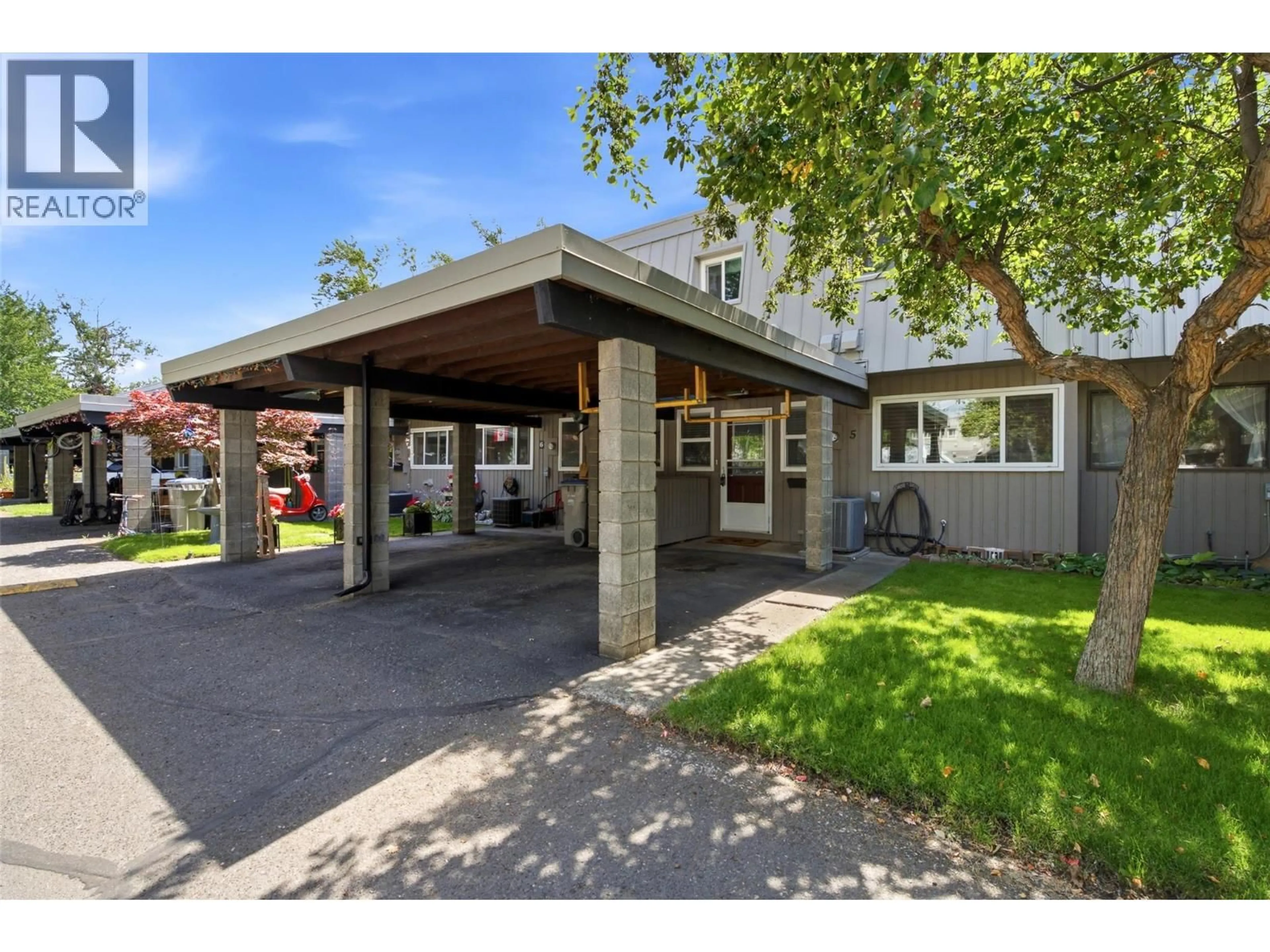 Indoor foyer for 5 - 249 KITCHENER CRESCENT, Kamloops British Columbia V2B1B9