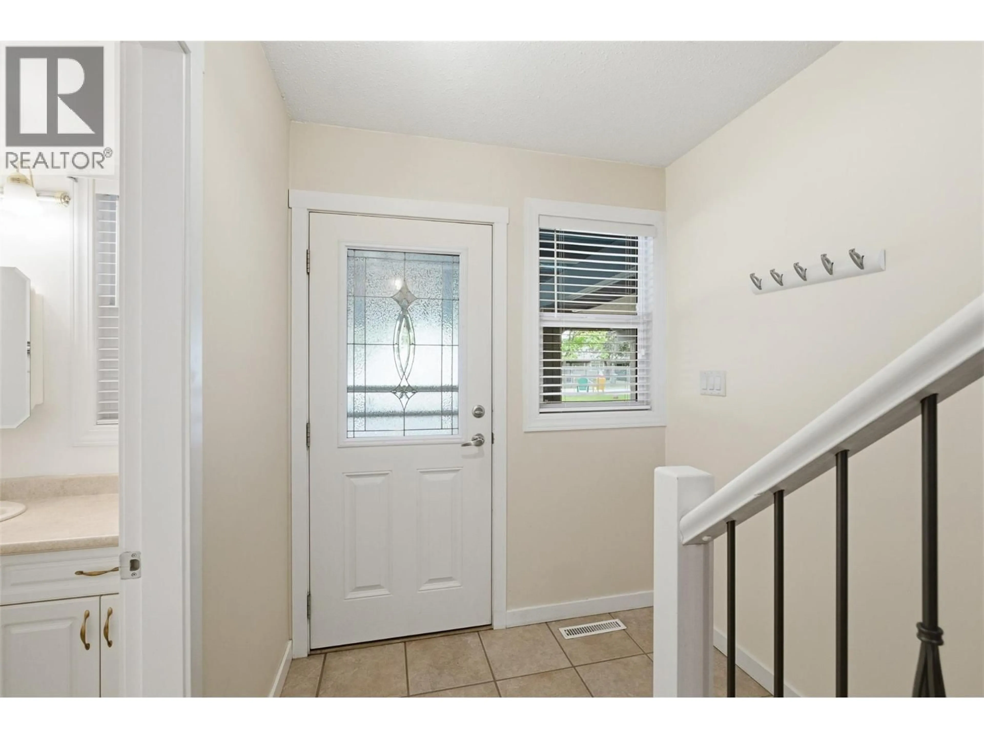 Indoor entryway for 5 - 249 KITCHENER CRESCENT, Kamloops British Columbia V2B1B9