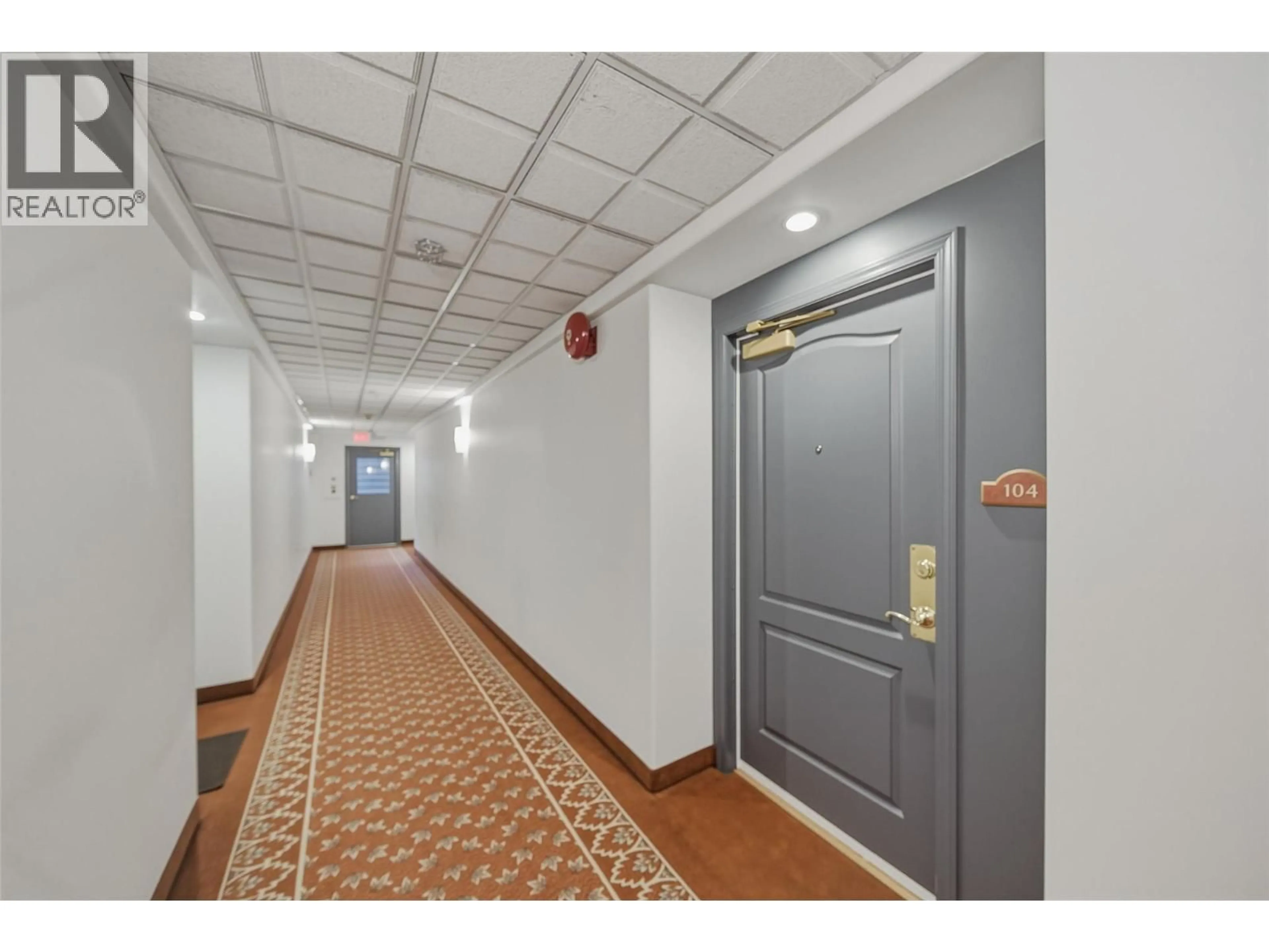 Indoor foyer for 104 - 2169 FLAMINGO ROAD, Kamloops British Columbia V2C4J8