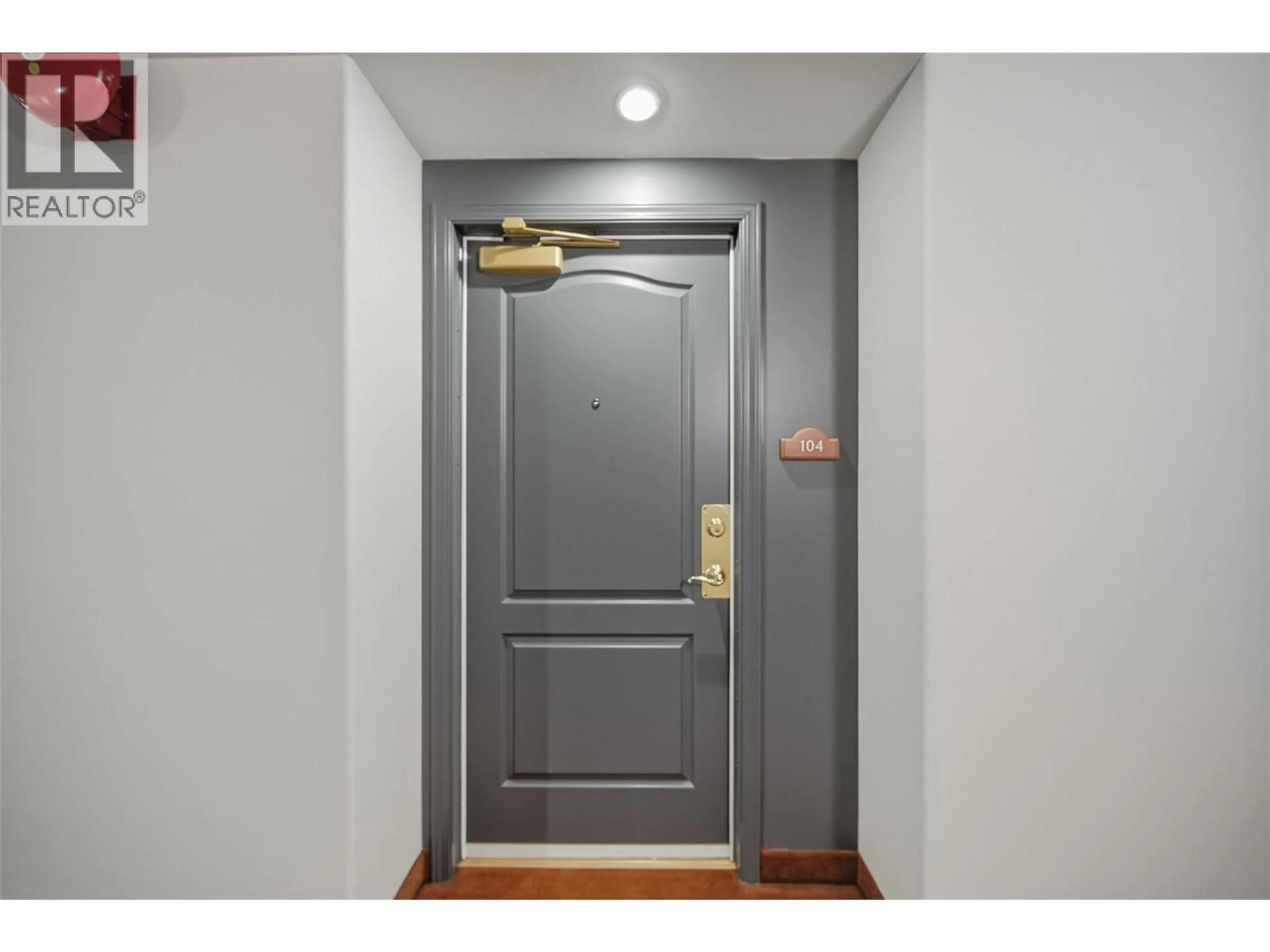 Indoor foyer for 104 - 2169 FLAMINGO ROAD, Kamloops British Columbia V2C4J8