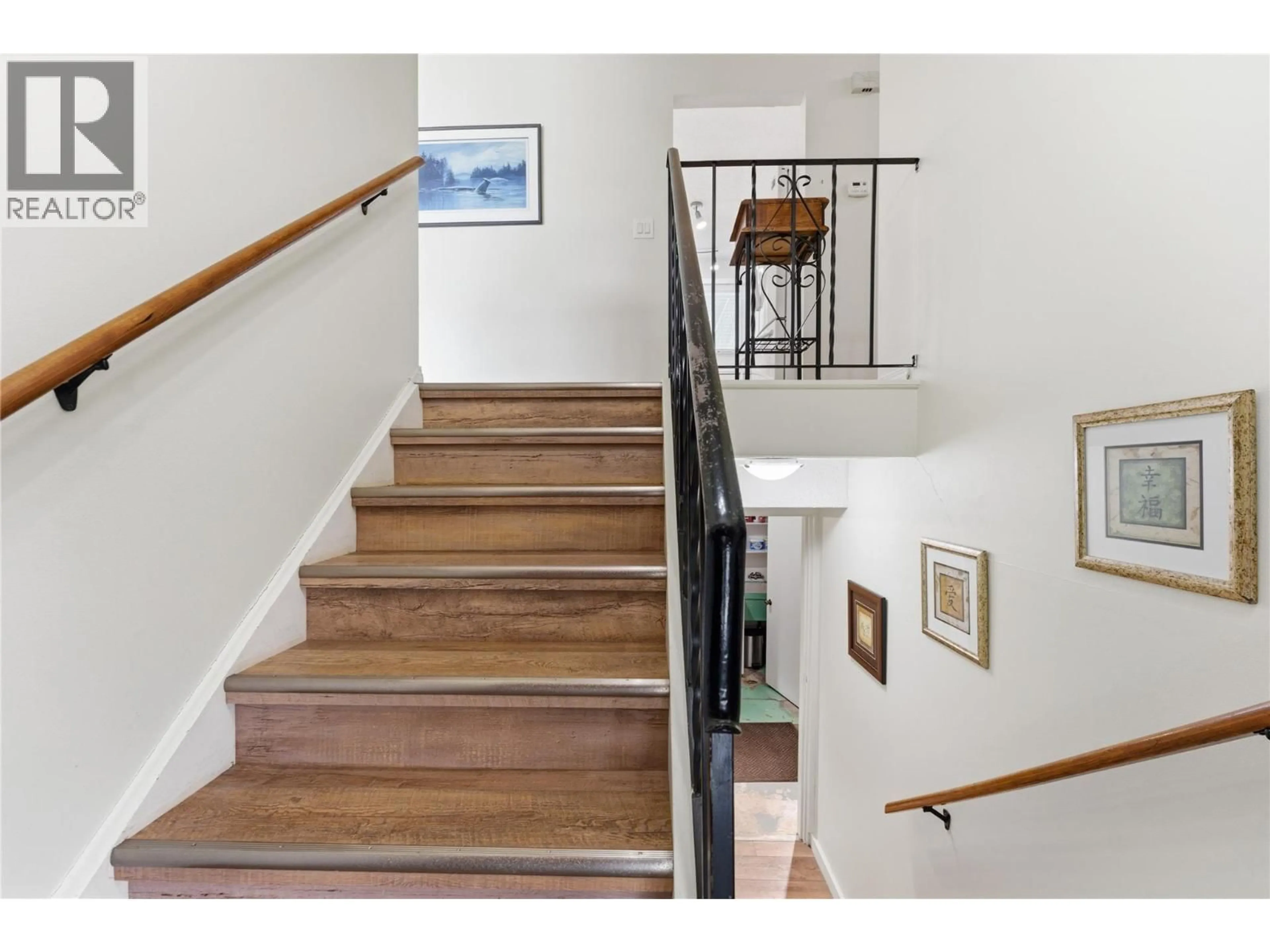 Stairs for 1404 30 AVENUE, Vernon British Columbia V1T1Z5
