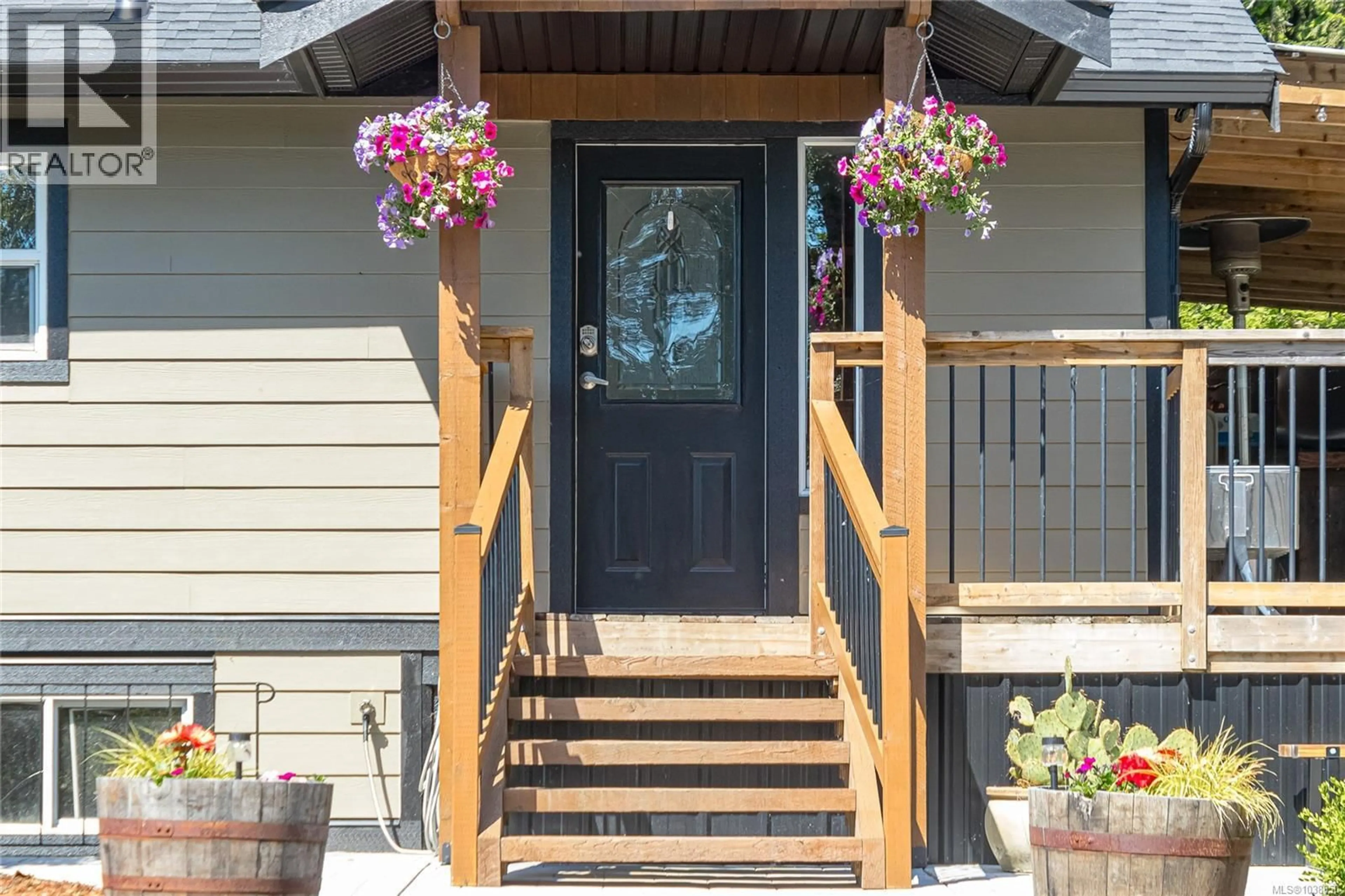 Indoor entryway for 2817 CROZIER ROAD, Chemainus British Columbia V0R1K5