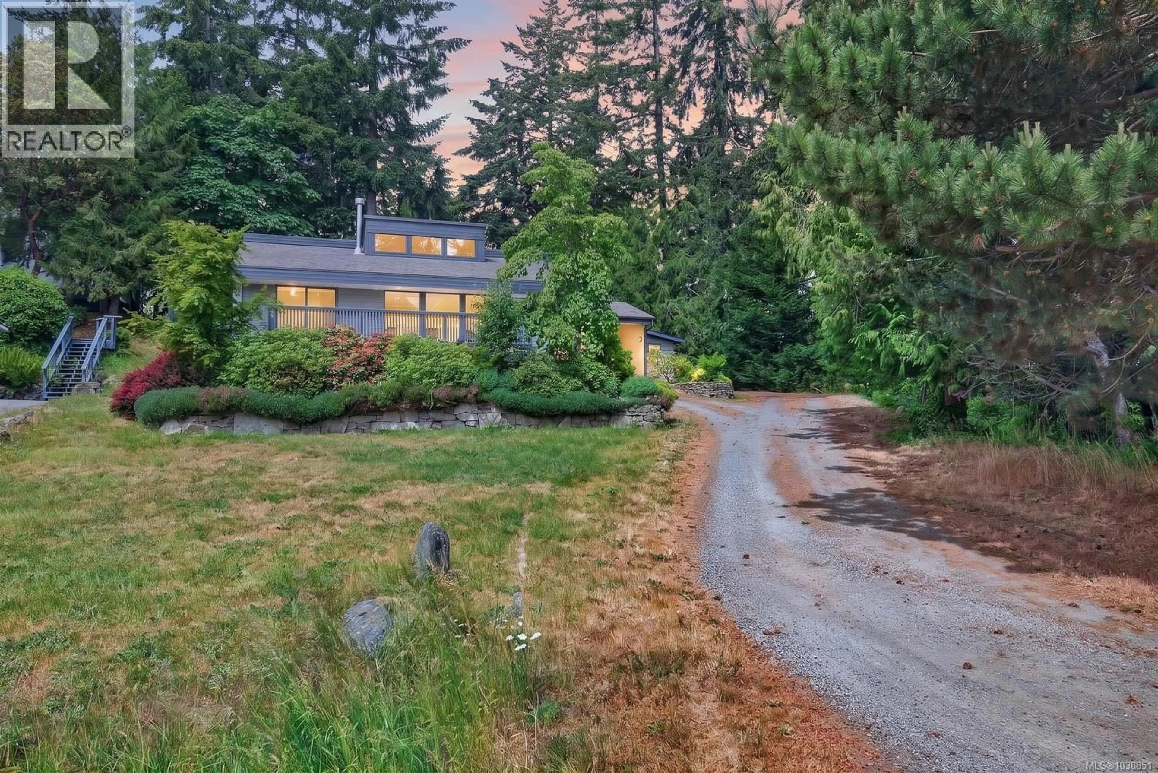 A pic from outside/outdoor area/front of a property/back of a property/a pic from drone, unknown for 102 VILLAGE TERRACE, Salt Spring British Columbia V8K2X5