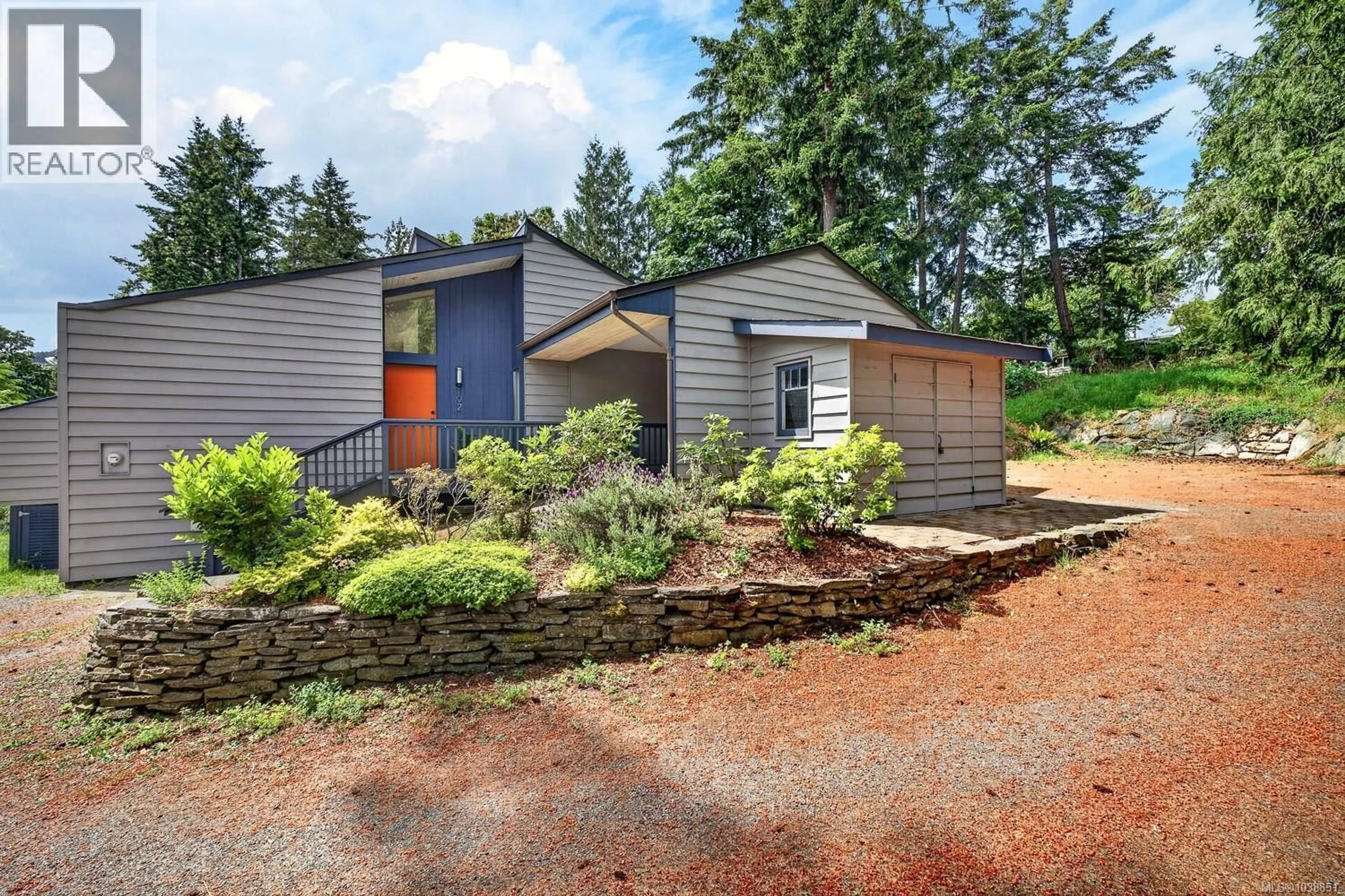 Home with vinyl exterior material, street for 102 VILLAGE TERRACE, Salt Spring British Columbia V8K2X5