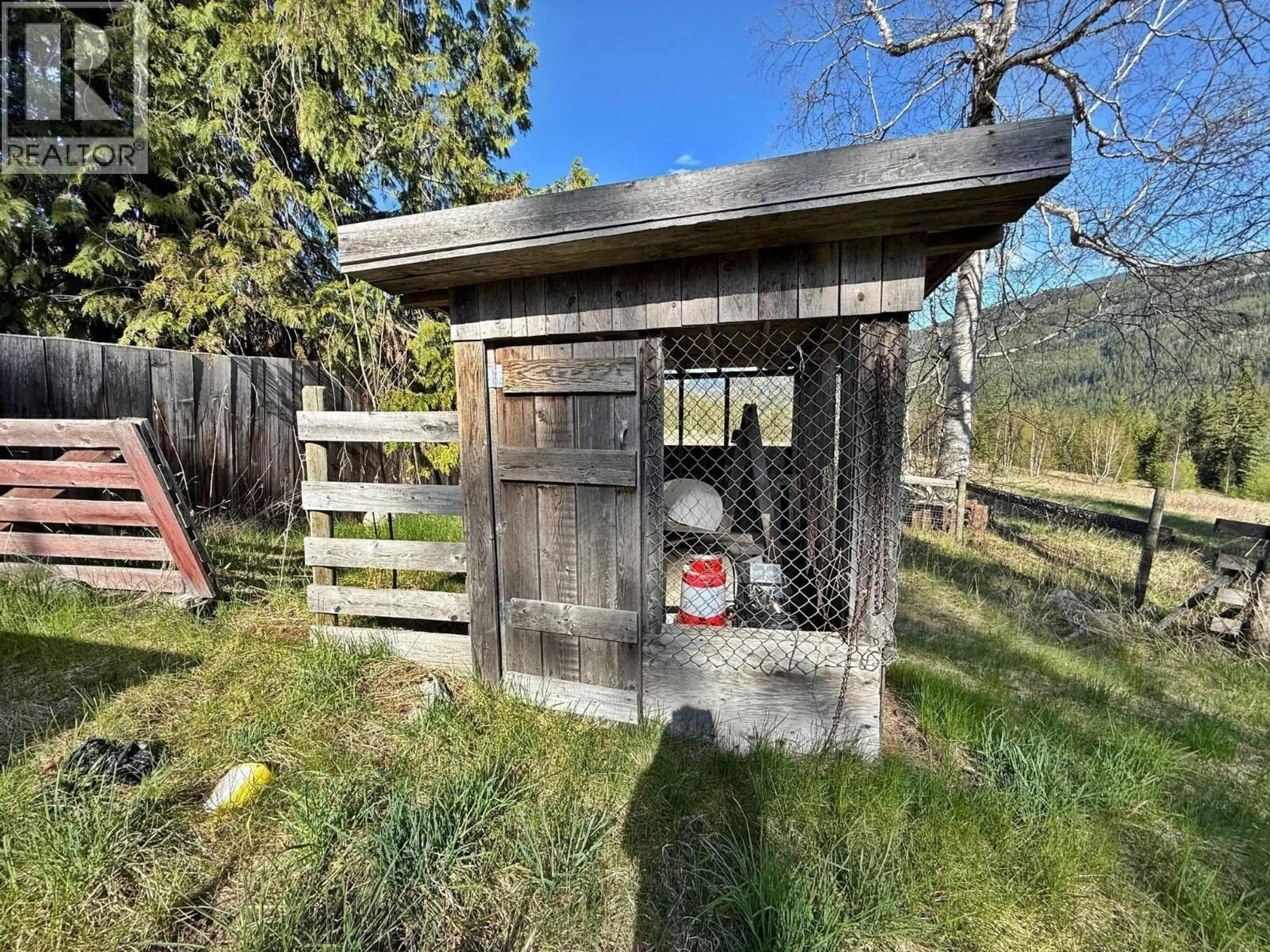 Shed for 3437 YELLOWHEAD HIGHWAY, Vavenby British Columbia V0E3A0