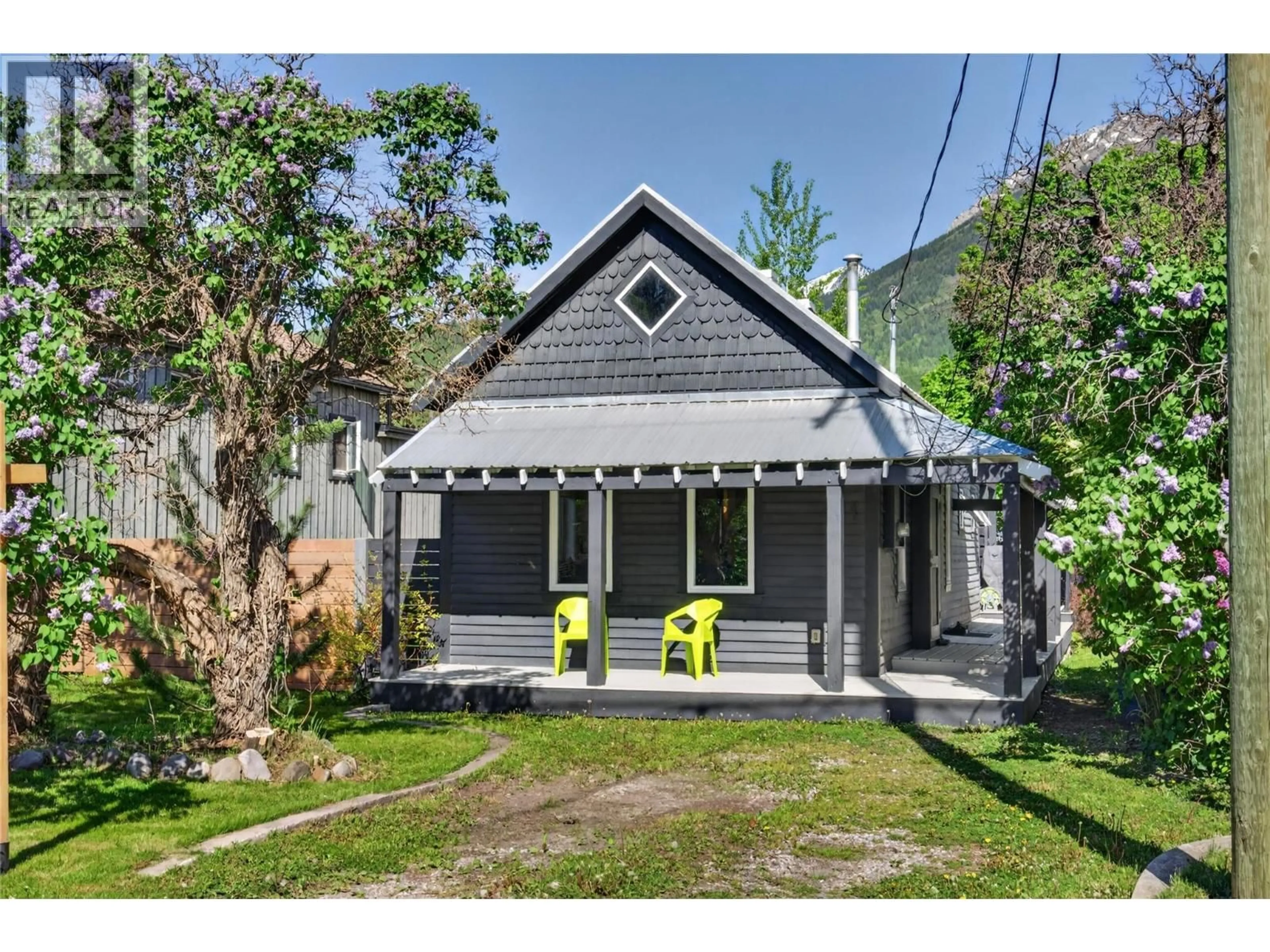 Home with vinyl exterior material, street for 461 6TH AVENUE, Fernie British Columbia V0B1M0
