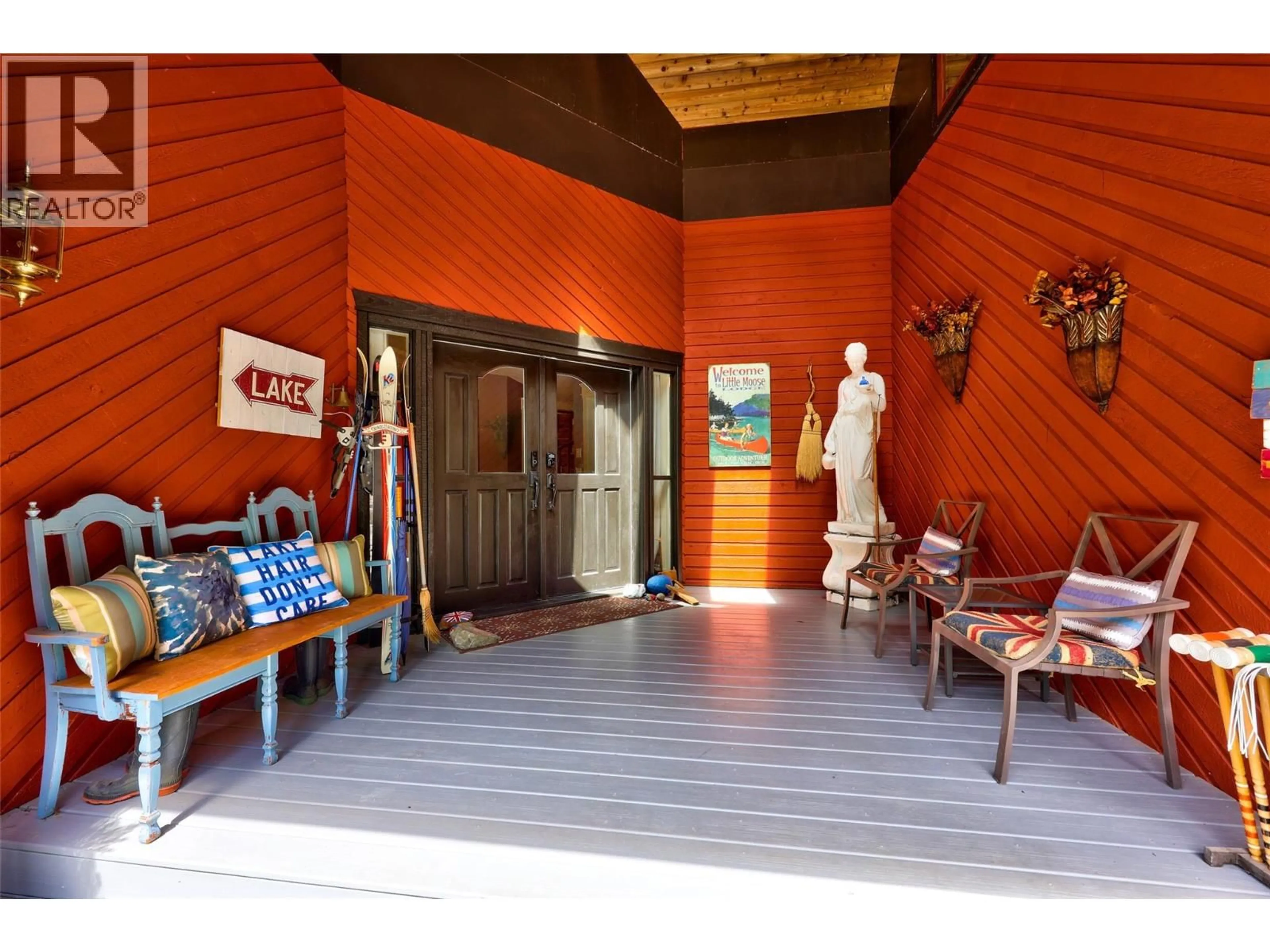 Indoor foyer for 6450 YATES CREEK ROAD, Kamloops British Columbia V0E1Z1