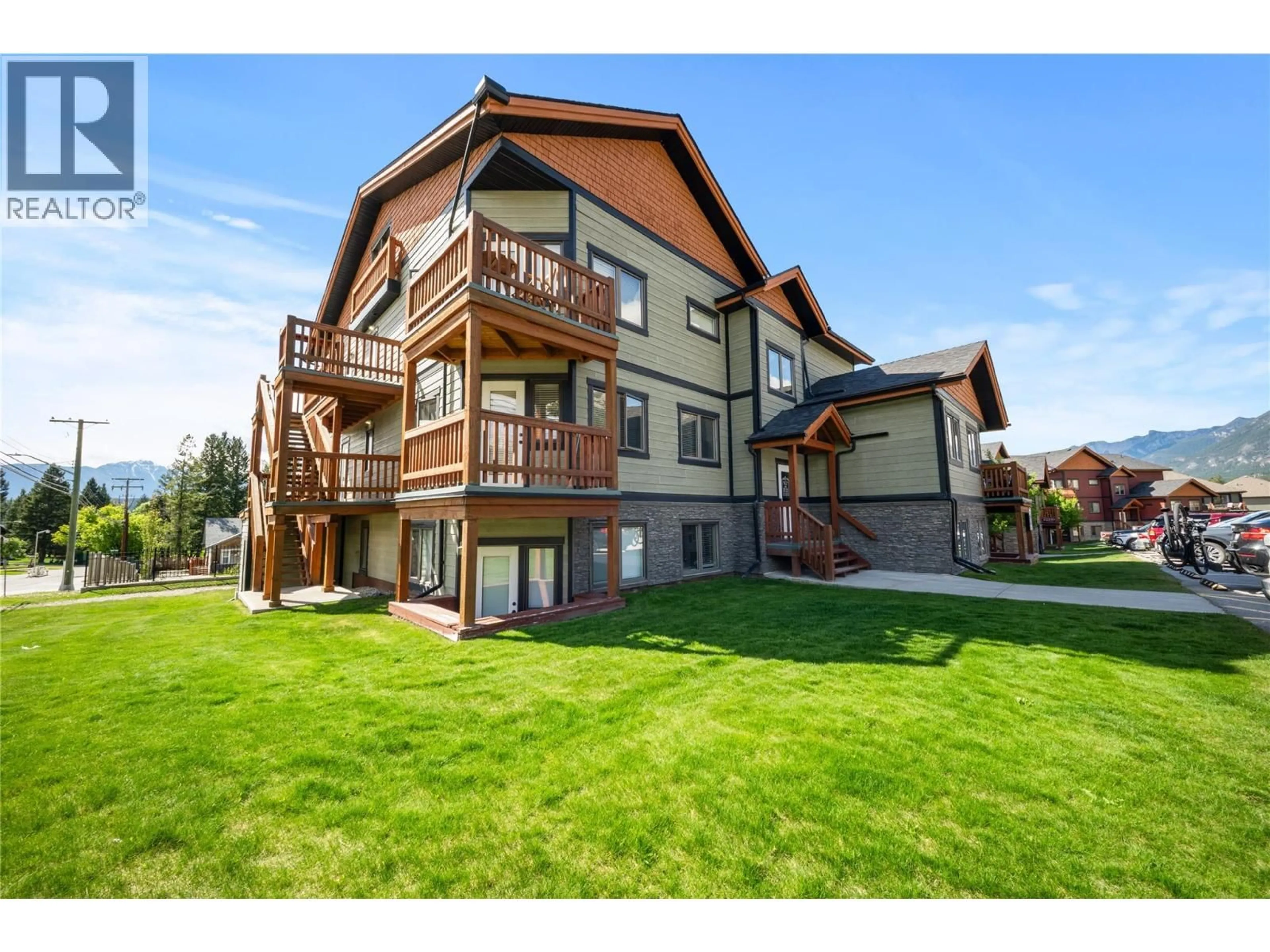 Patio, mountain view for 501 - 7337 PROSPECTOR AVENUE, Radium Hot Springs British Columbia V0A1M0