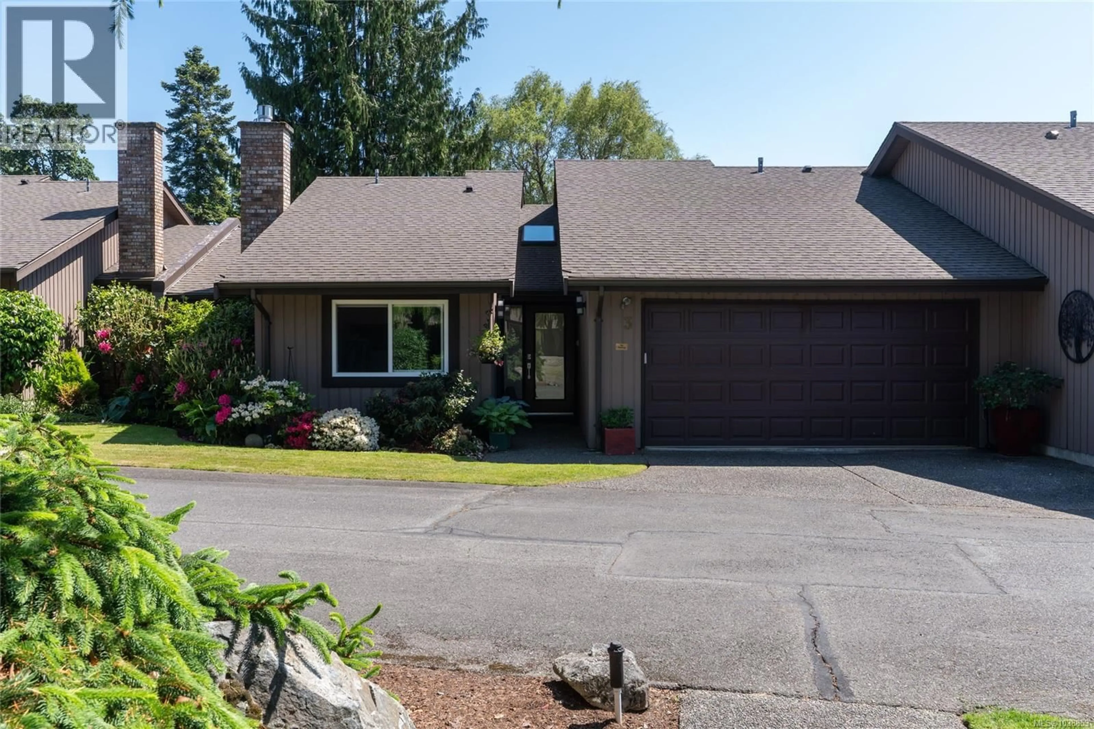 Home with vinyl exterior material, street for 3 - 4056 LIVINGSTONE AVENUE NORTH, Saanich British Columbia V8N3A6