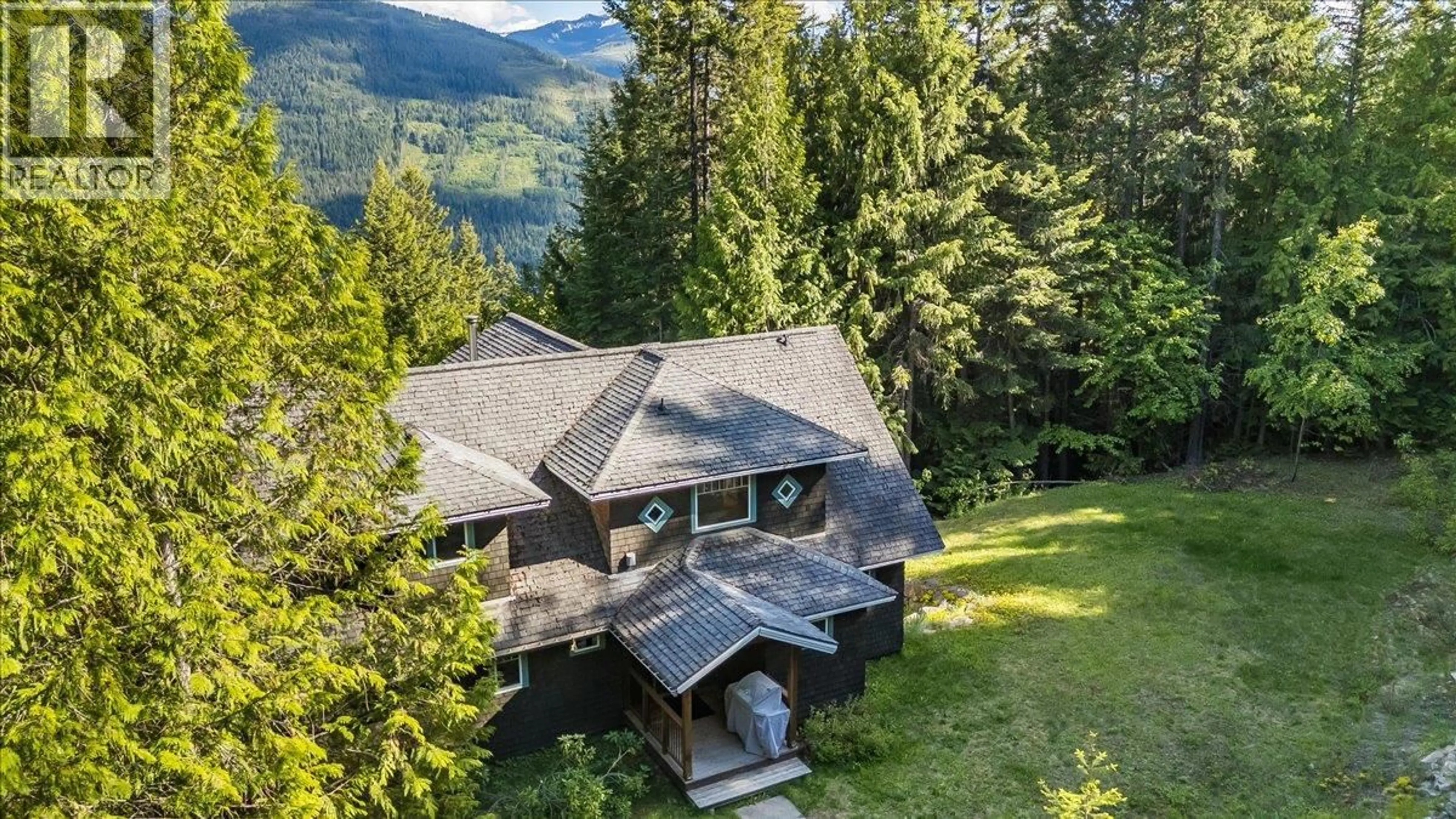 A pic from outside/outdoor area/front of a property/back of a property/a pic from drone, mountain view for 3630 MOUNTAIN VIEW ROAD, Bonnington British Columbia V0G2G3