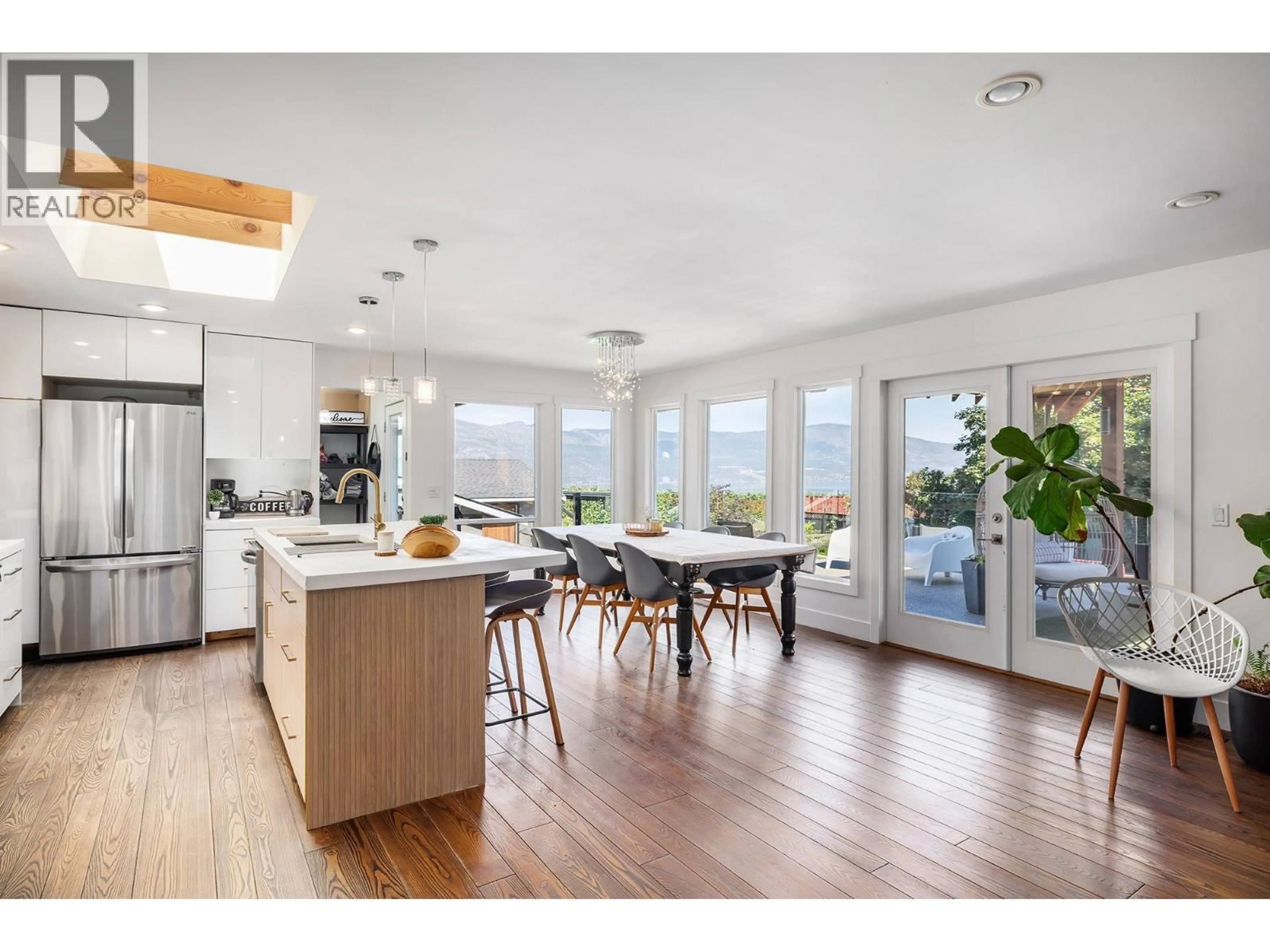 Open concept kitchen, wood/laminate floor for 2020 GOLDIE ROAD, Lake Country British Columbia V4V1G5