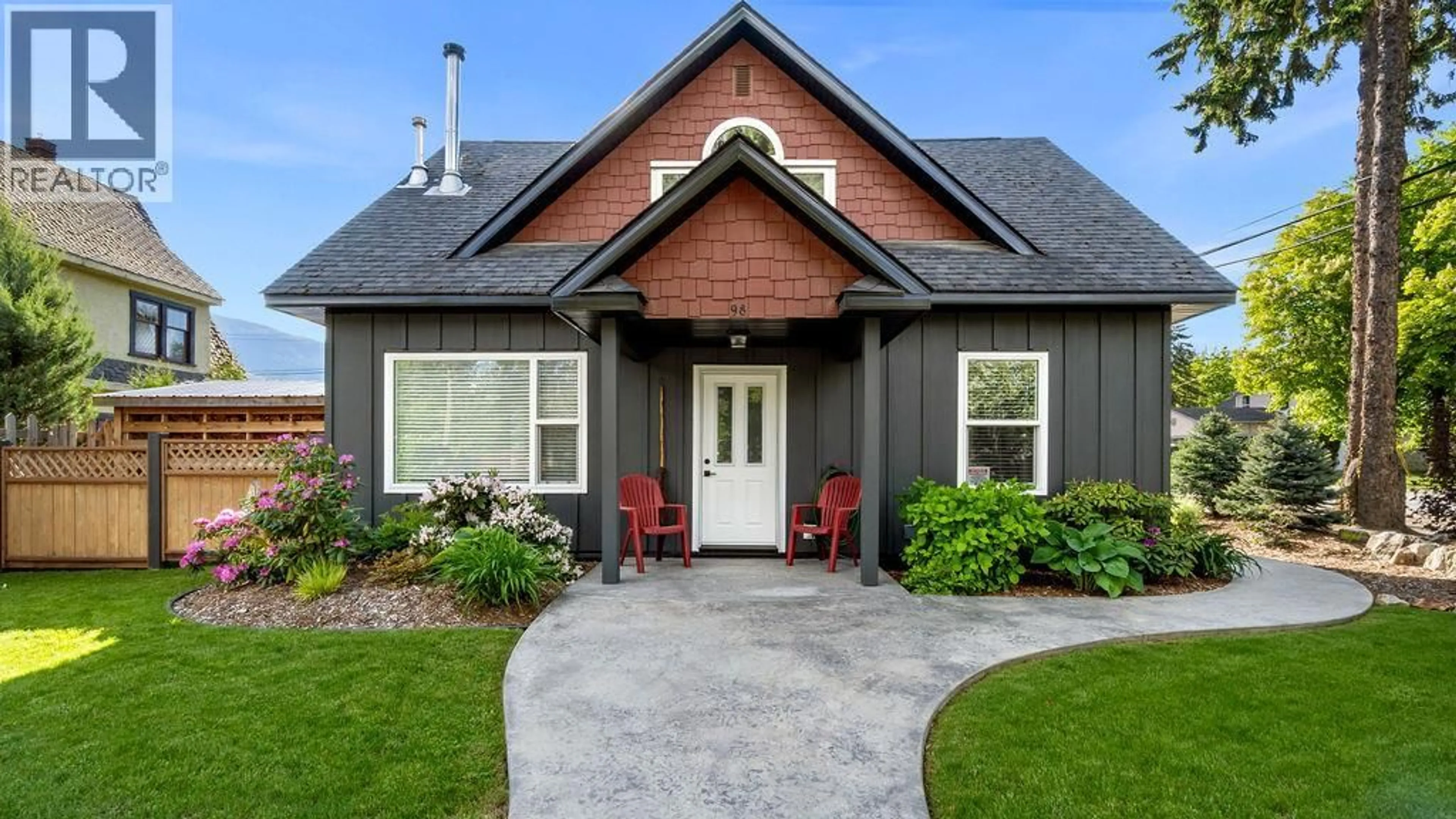 Home with vinyl exterior material, street for 98 2ND AVENUE NORTHWEST, Nakusp British Columbia V0G1R0