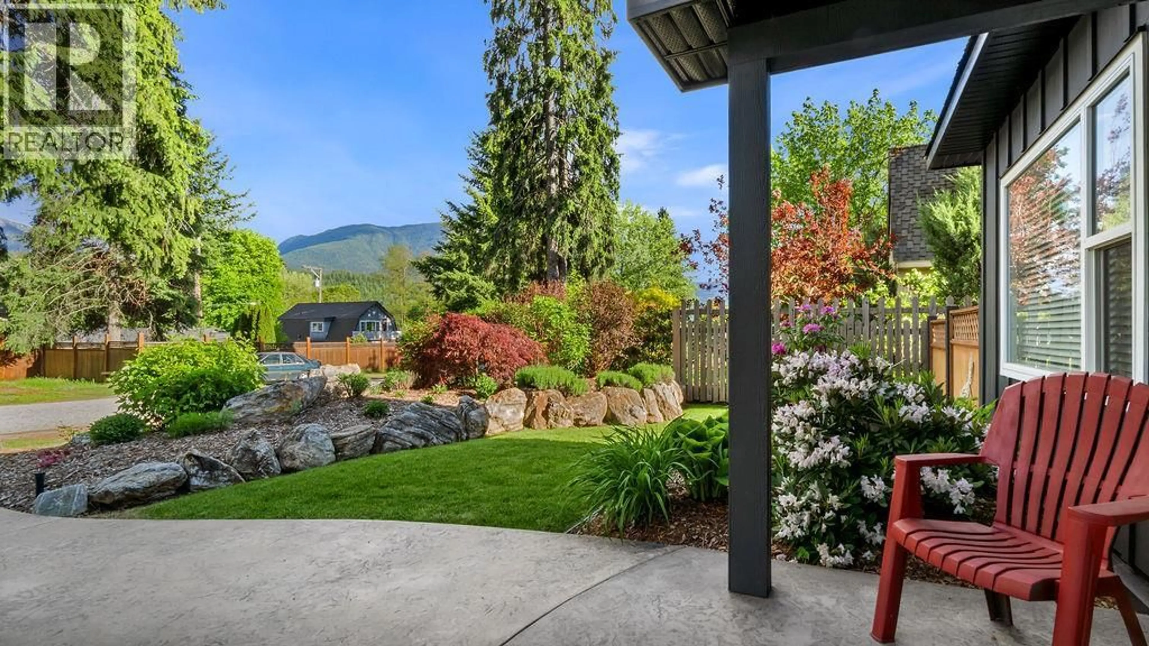 Patio, water/lake/river/ocean view for 98 2ND AVENUE NORTHWEST, Nakusp British Columbia V0G1R0