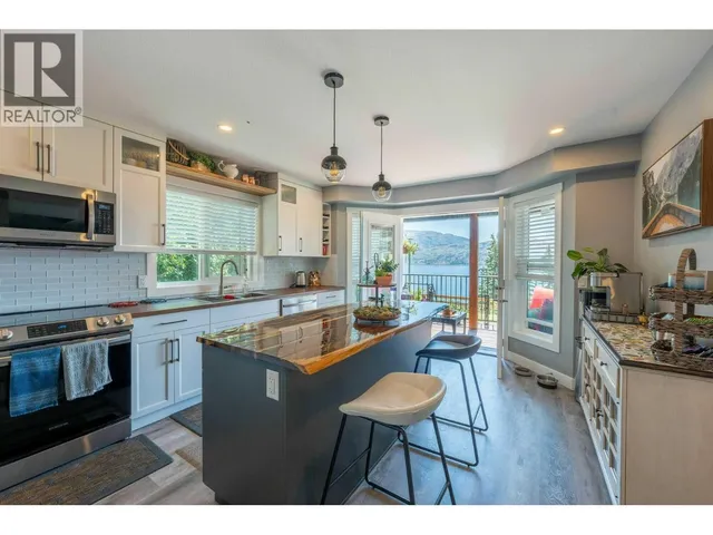 5190 ROBINSON PLACE, Peachland 5