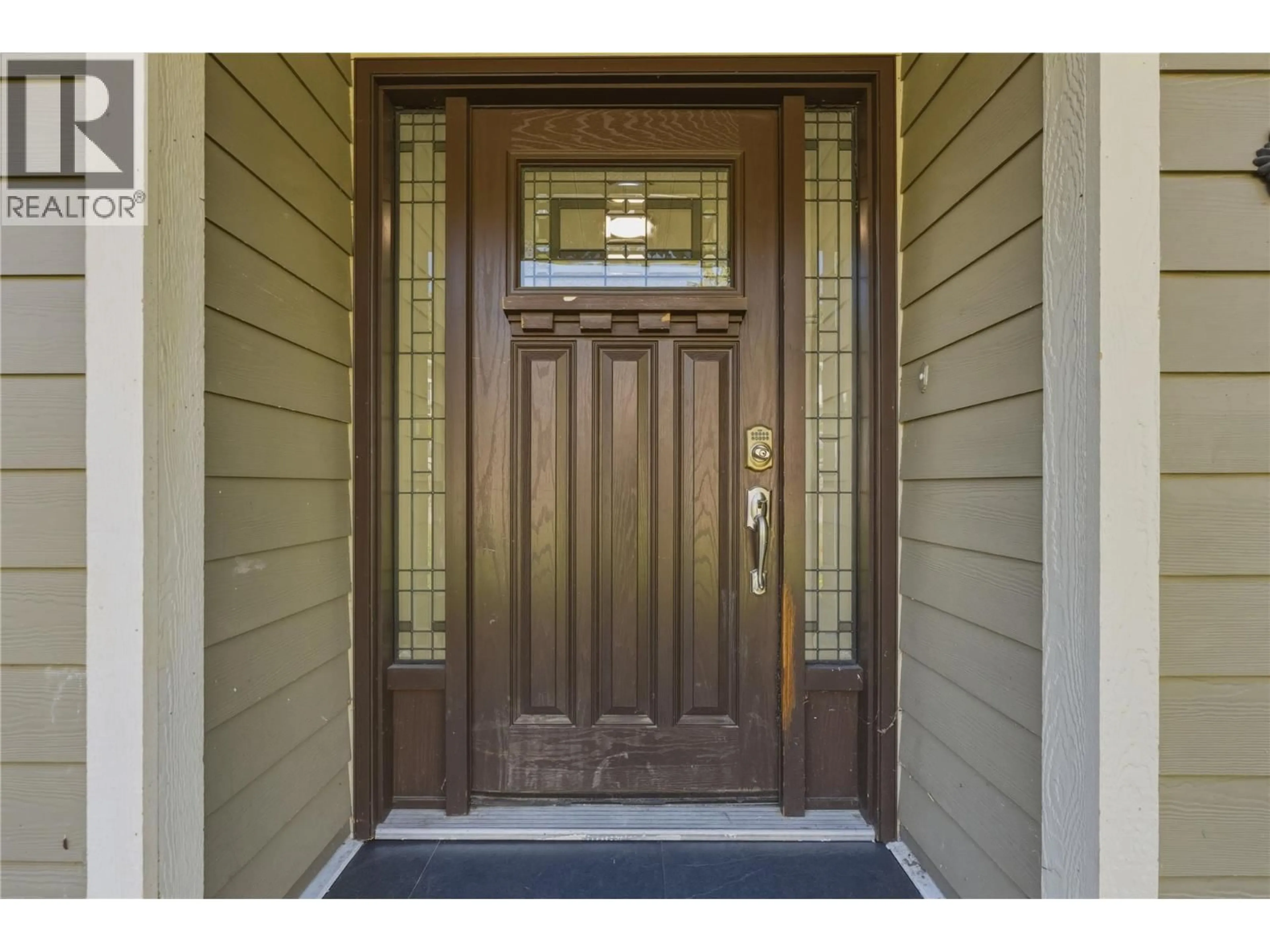 Indoor entryway for 6576 SOUTHWIND ROAD ROAD, Vernon British Columbia V1H1B7