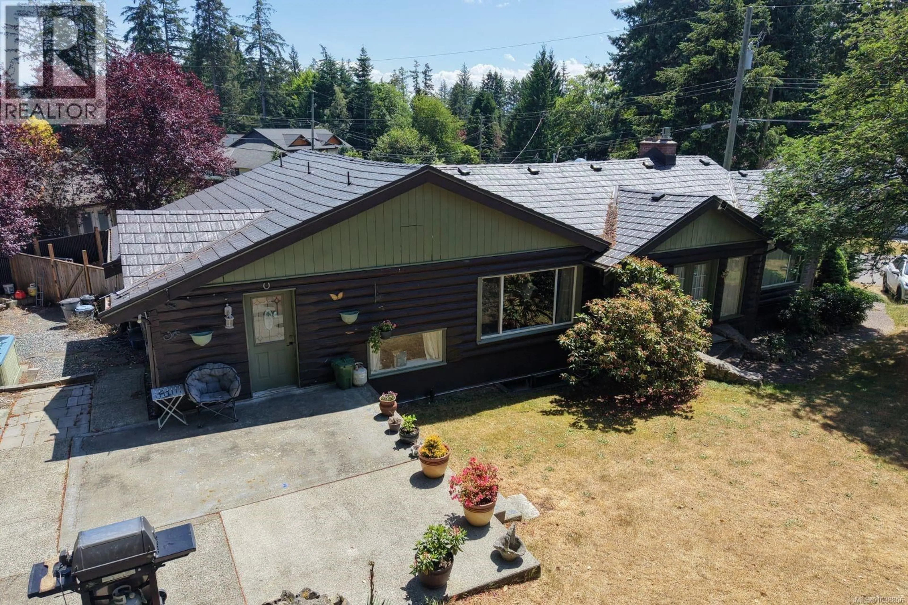 A pic from outside/outdoor area/front of a property/back of a property/a pic from drone, mountain view for 3604 ROCKCLIFFE DRIVE, Nanaimo British Columbia V9T5S2