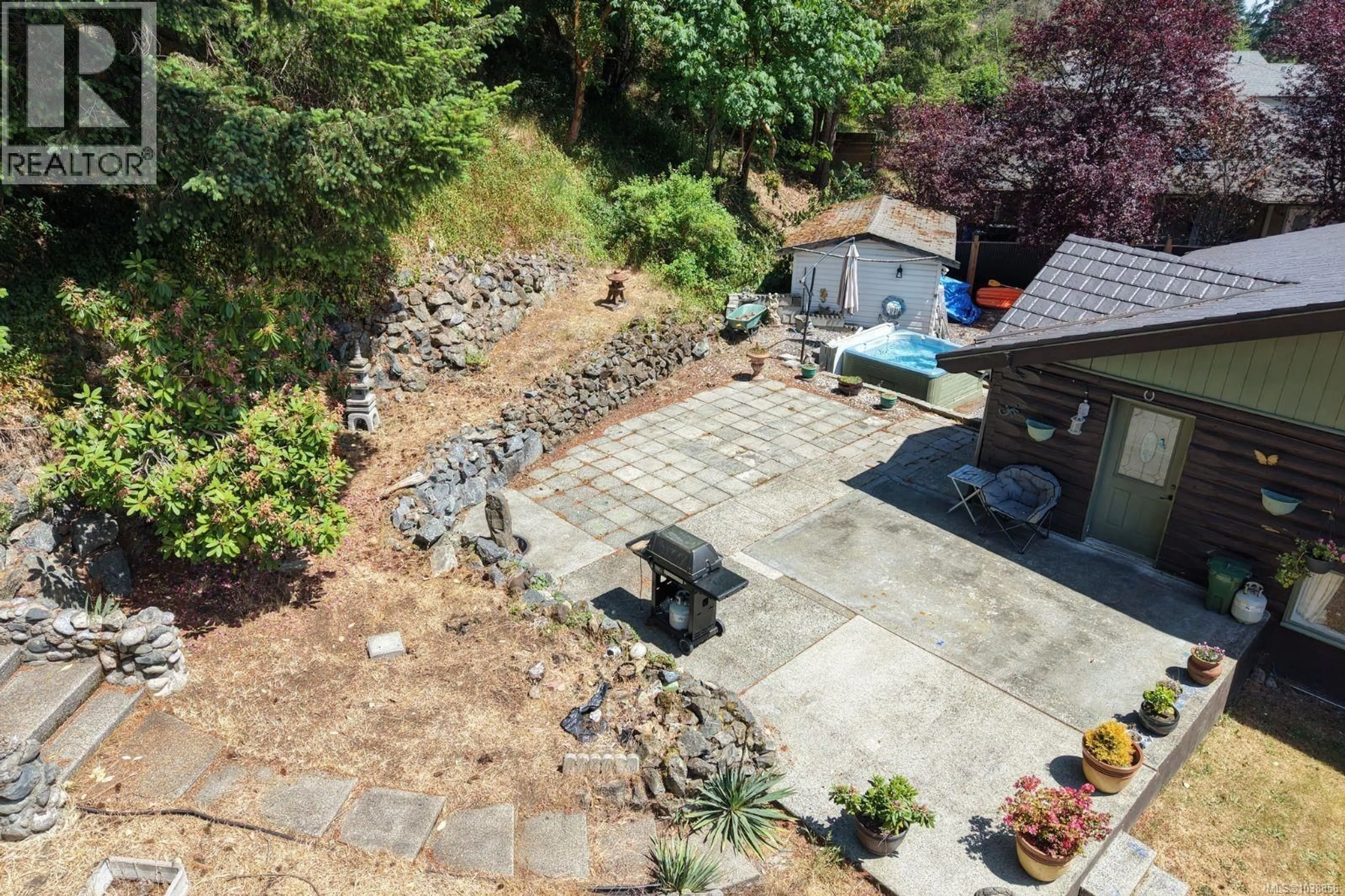 A pic from outside/outdoor area/front of a property/back of a property/a pic from drone, unknown for 3604 ROCKCLIFFE DRIVE, Nanaimo British Columbia V9T5S2