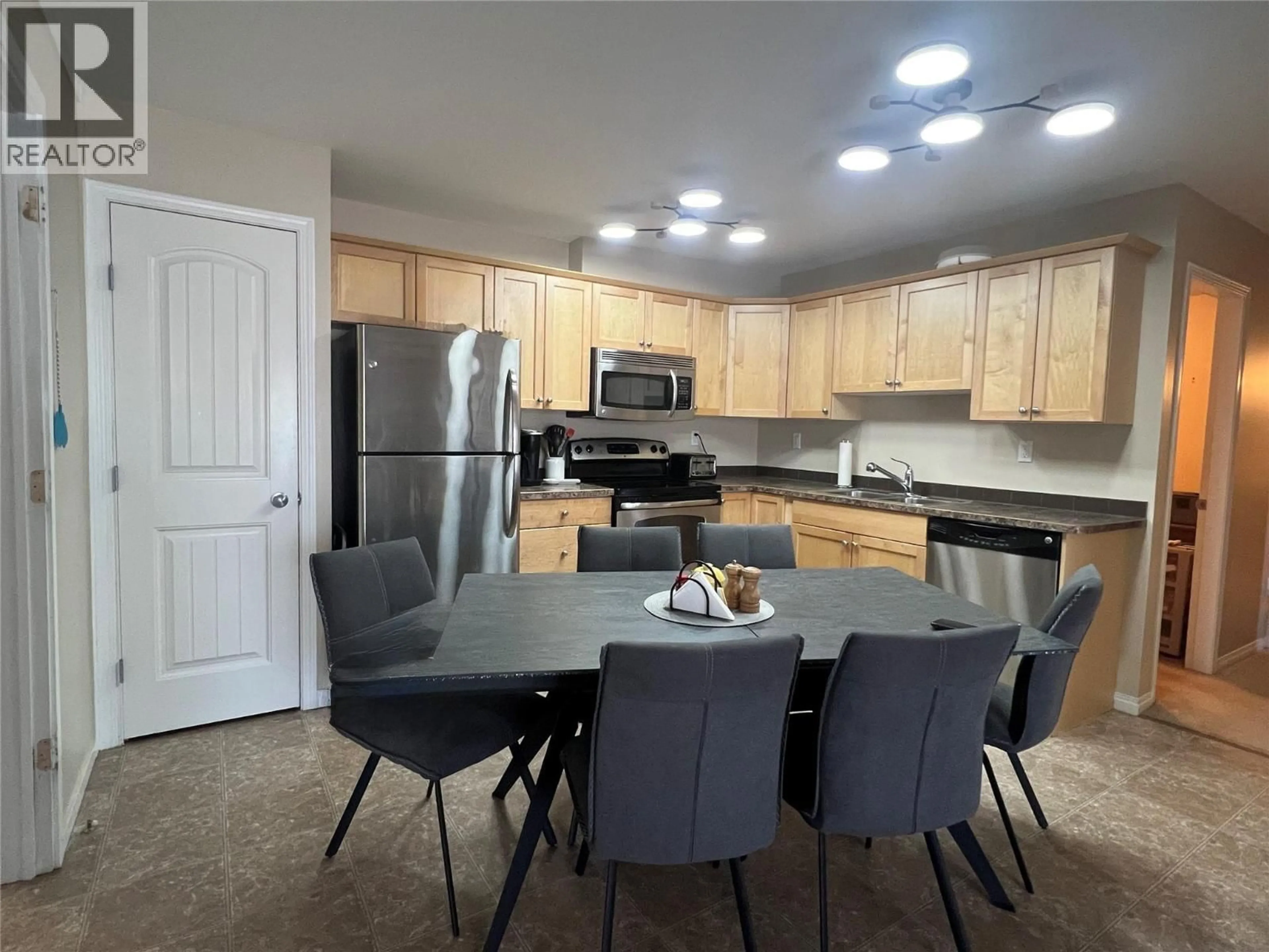 Open concept kitchen, unknown for 3 - 809 96 AVENUE, Dawson Creek British Columbia V1G0C5