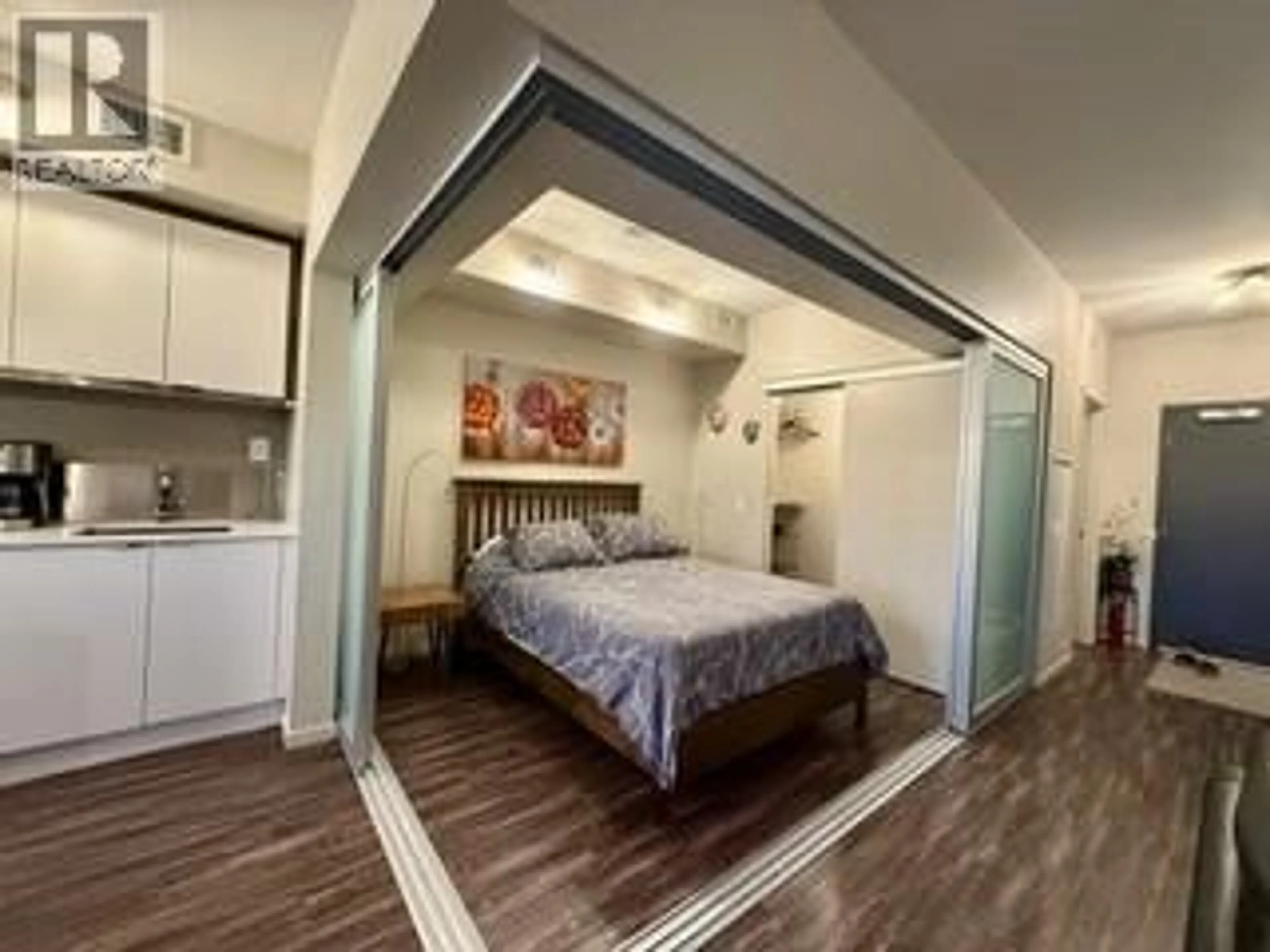 Bedroom with bed, unknown for 403 - 1290 ST. PAUL STREET, Kelowna British Columbia V1Y2C9