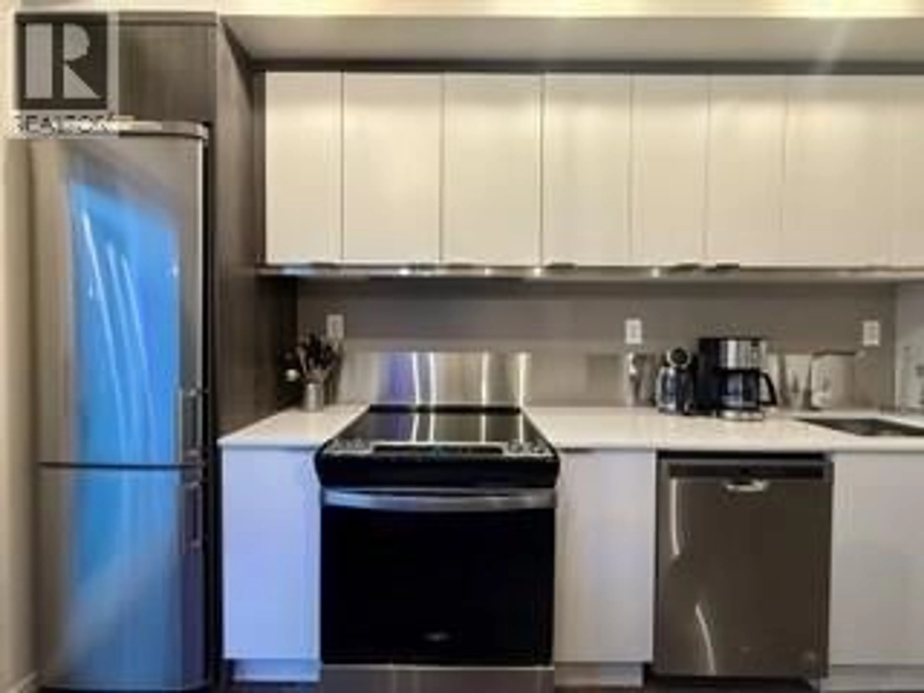 Standard kitchen, unknown for 403 - 1290 ST. PAUL STREET, Kelowna British Columbia V1Y2C9