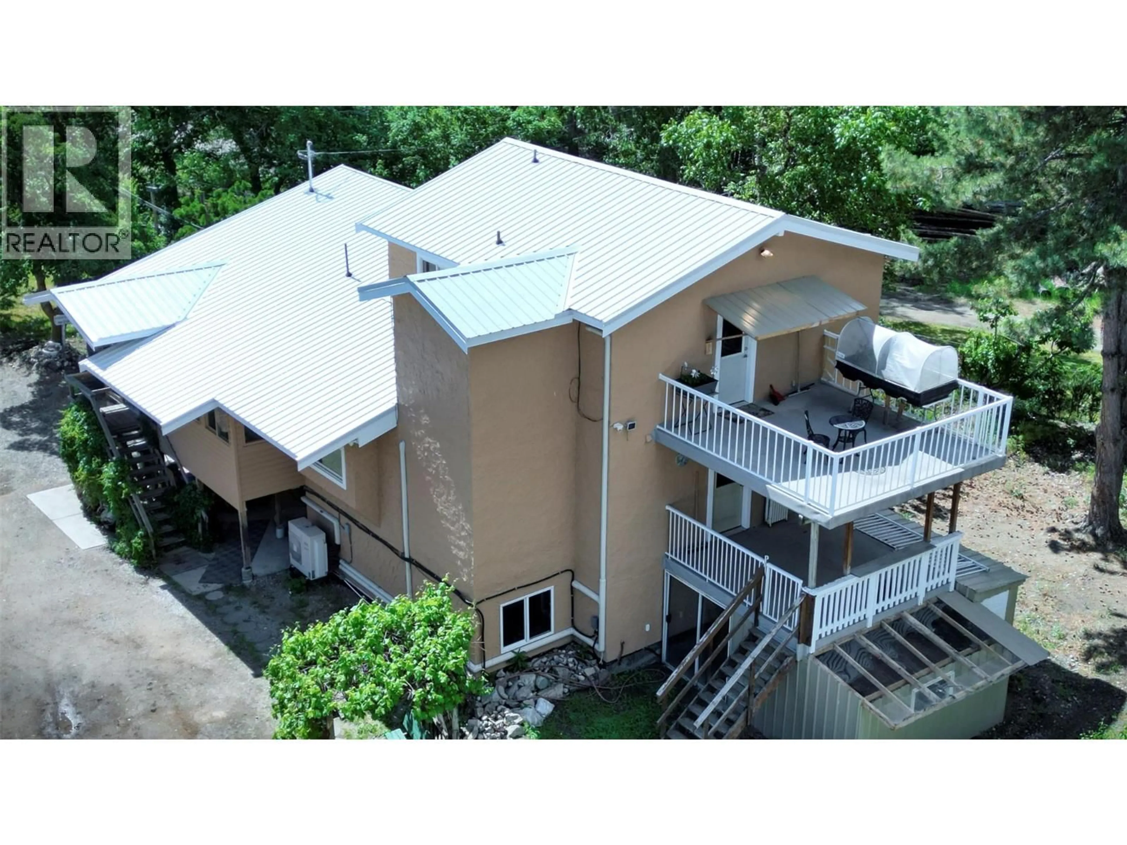 A pic from outside/outdoor area/front of a property/back of a property/a pic from drone, building for 204 GREASEWOOD AVENUE, Oliver British Columbia V0H1T1