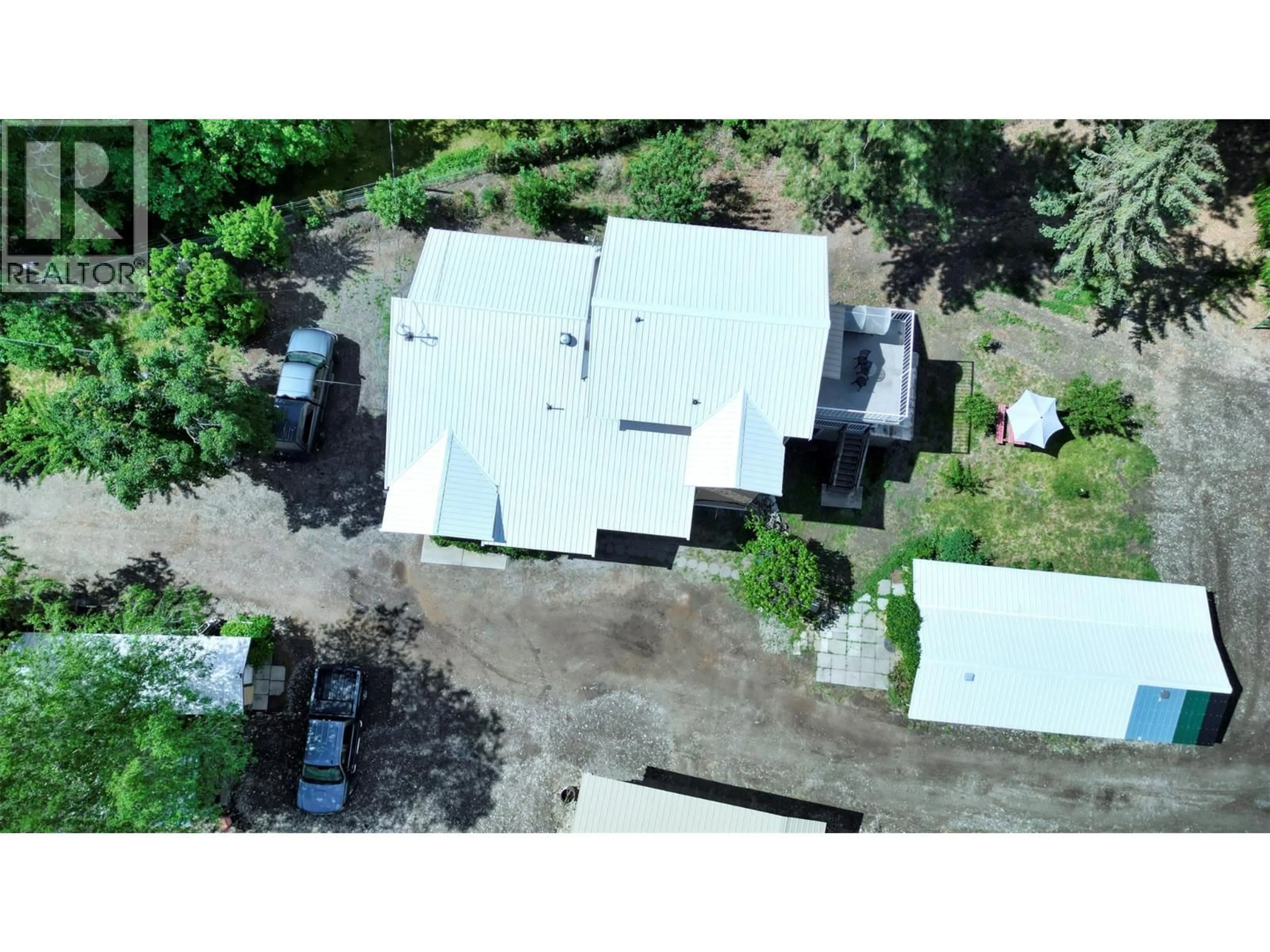 A pic from outside/outdoor area/front of a property/back of a property/a pic from drone, building for 204 GREASEWOOD AVENUE, Oliver British Columbia V0H1T1