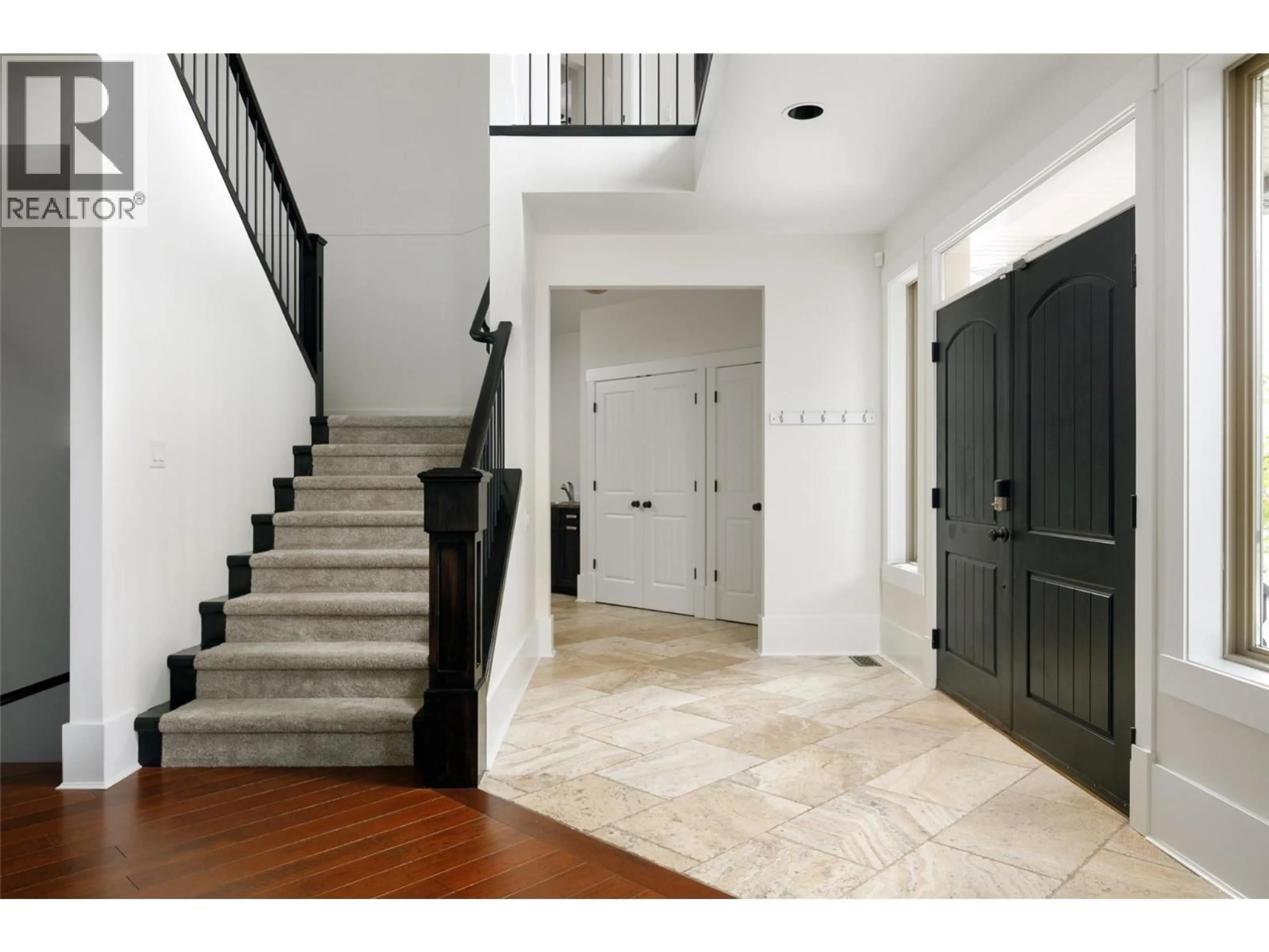 Indoor entryway for 3192 VINEYARD VIEW DRIVE, West Kelowna British Columbia V4T3B4