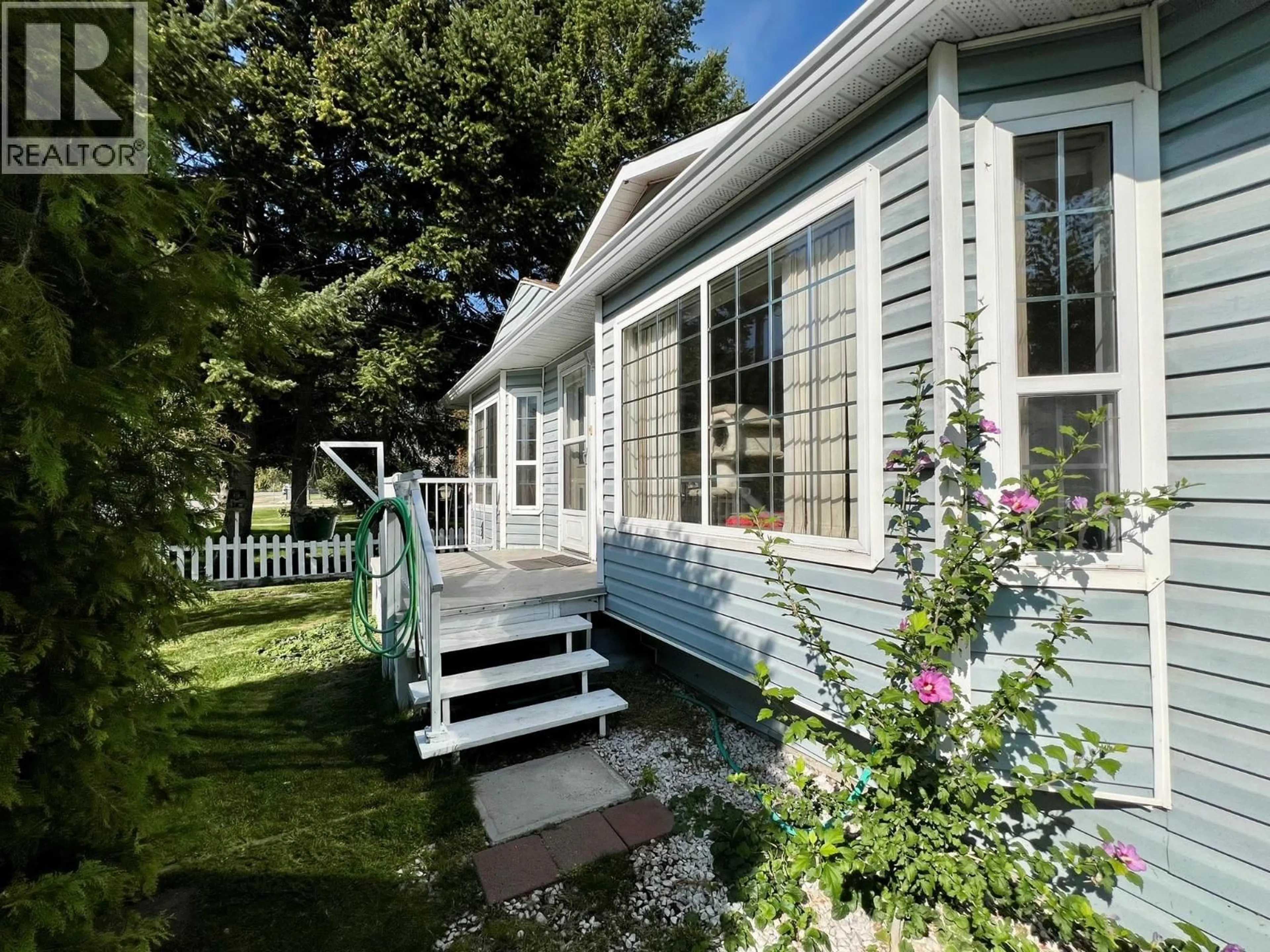 Home with vinyl exterior material, unknown for 410 6TH AVENUE, Keremeos British Columbia V0X1N3