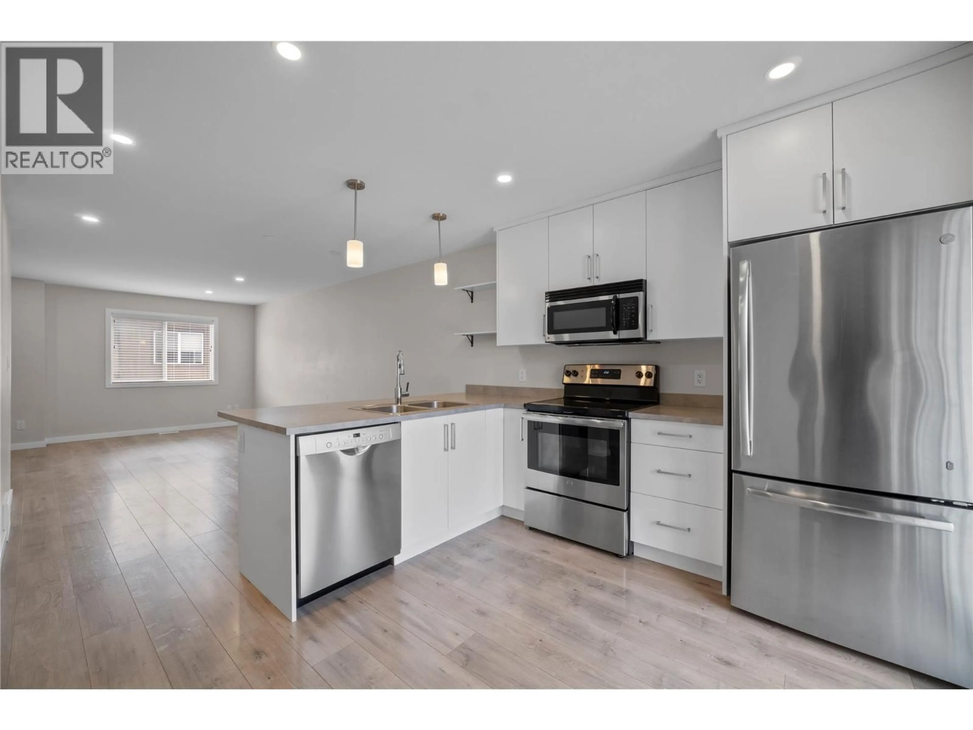 Open concept kitchen, wood/laminate floor for 6 - 2081 11 AVENUE NORTHEAST, Salmon Arm British Columbia V1E0G1