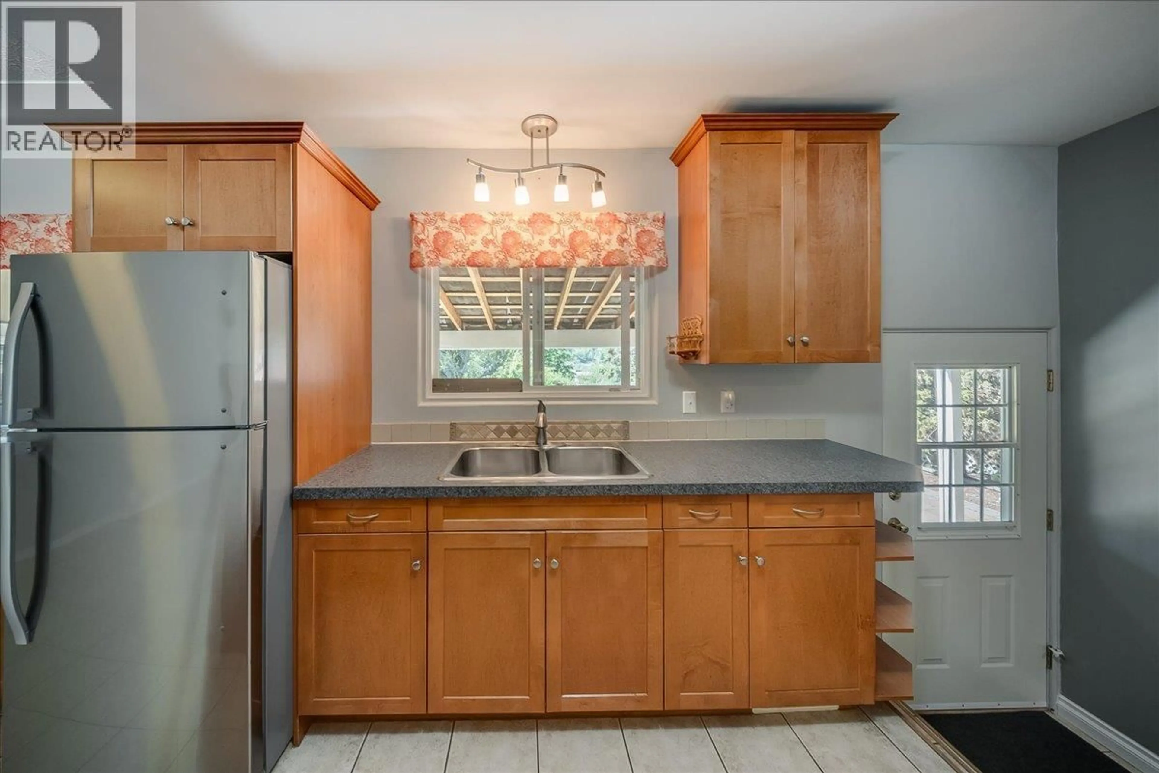 Standard kitchen, ceramic/tile floor for 3542 MARIGOLD DRIVE, Trail British Columbia V1R2X6