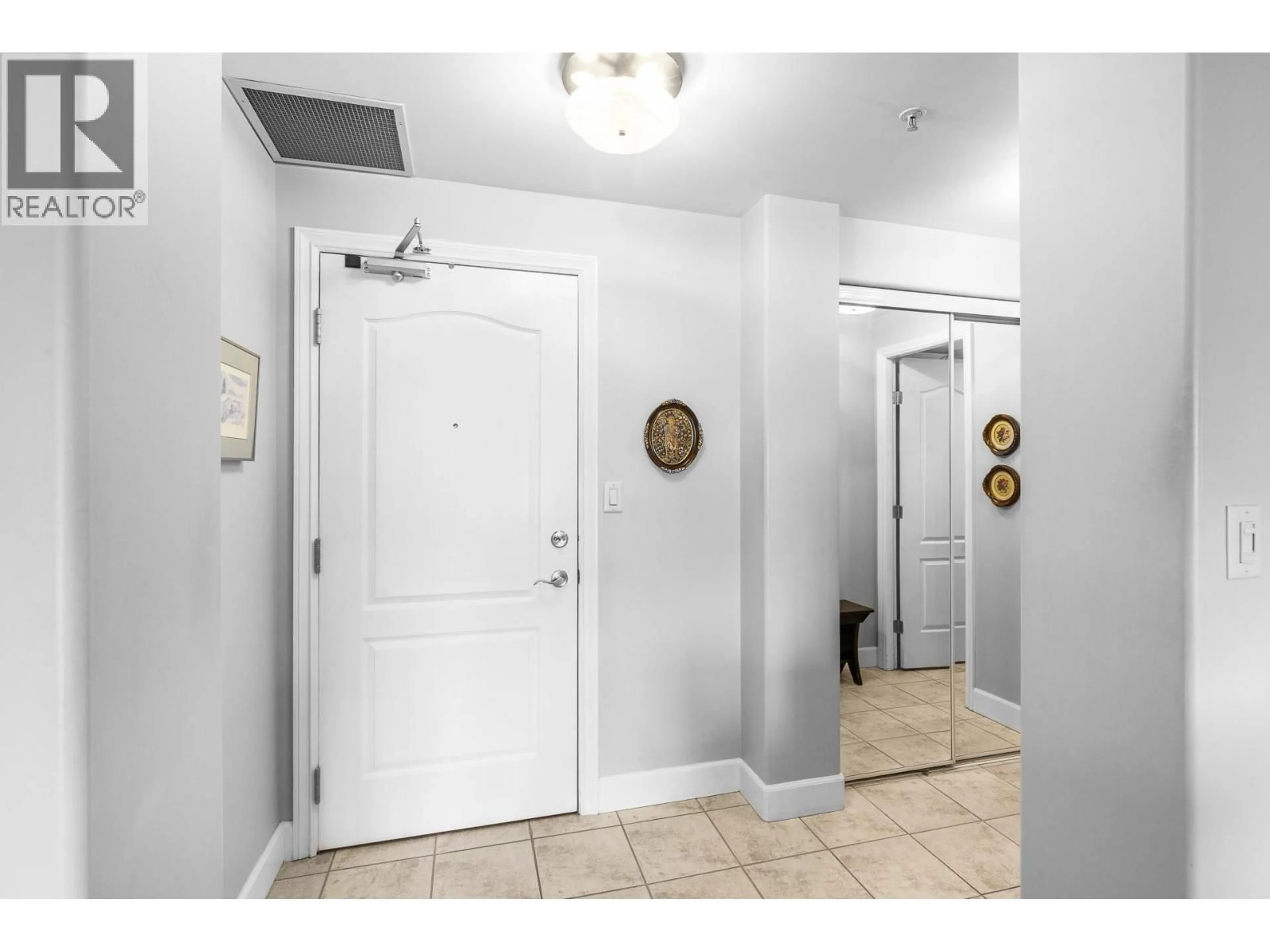Indoor entryway for 502 - 1947 UNDERHILL STREET, Kelowna British Columbia V1X7K5
