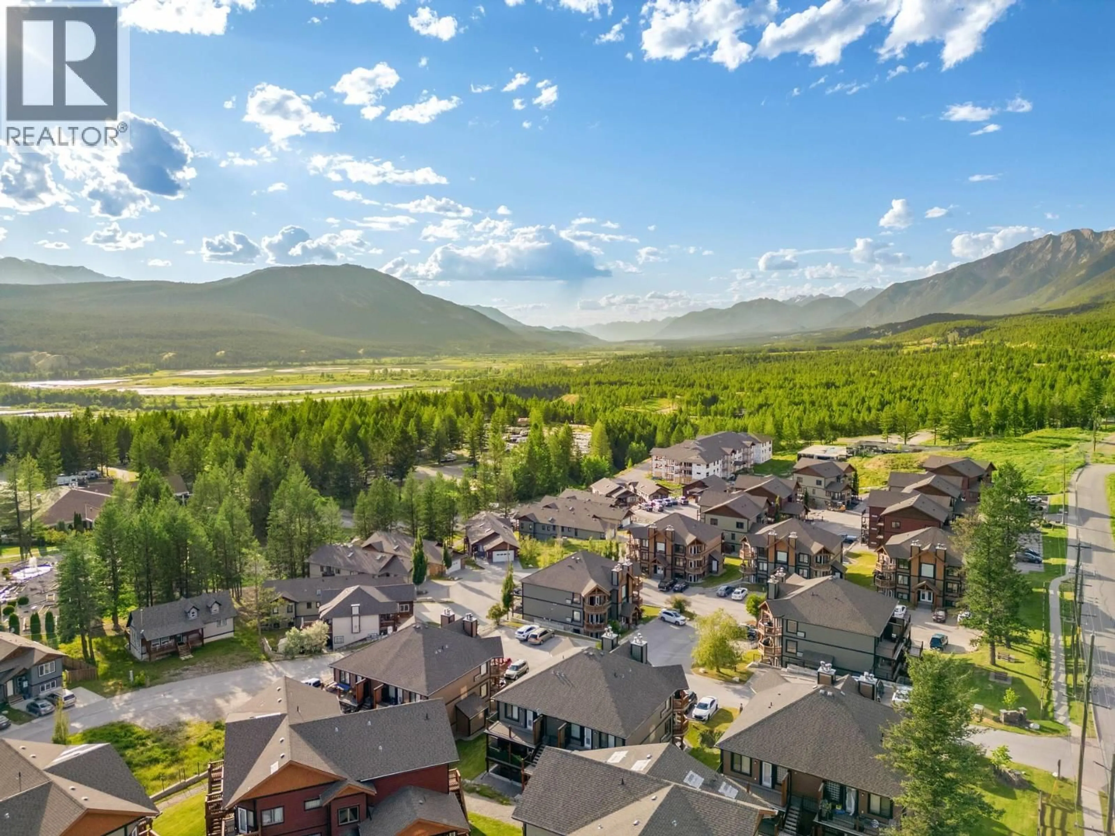 A pic from outside/outdoor area/front of a property/back of a property/a pic from drone, mountain view for 202 - 7307 PROSPECTOR AVENUE, Radium Hot Springs British Columbia V0A1M0