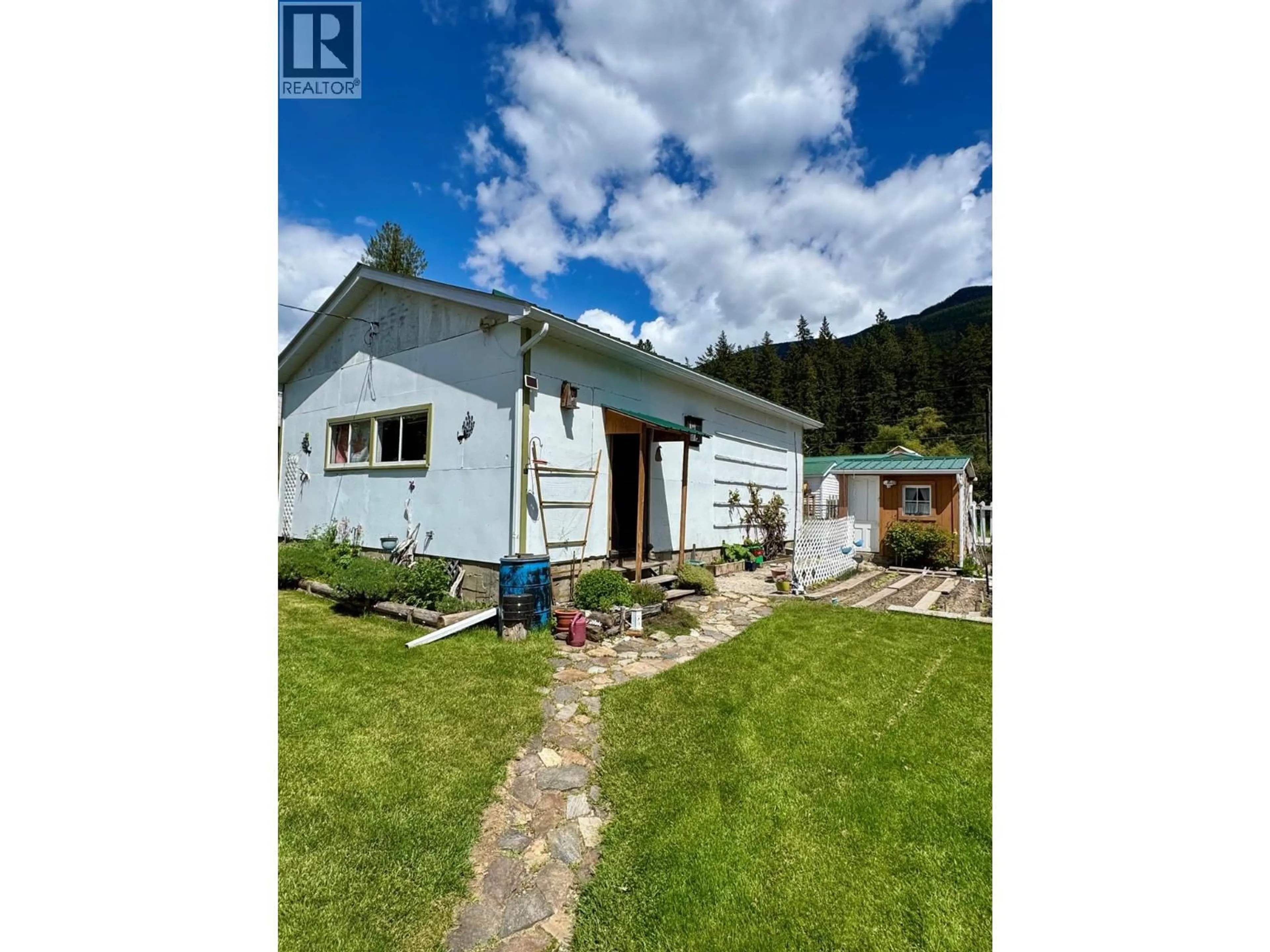 A pic from outside/outdoor area/front of a property/back of a property/a pic from drone, unknown for 1410 EASTMAN AVENUE, Riondel British Columbia V0B2B0