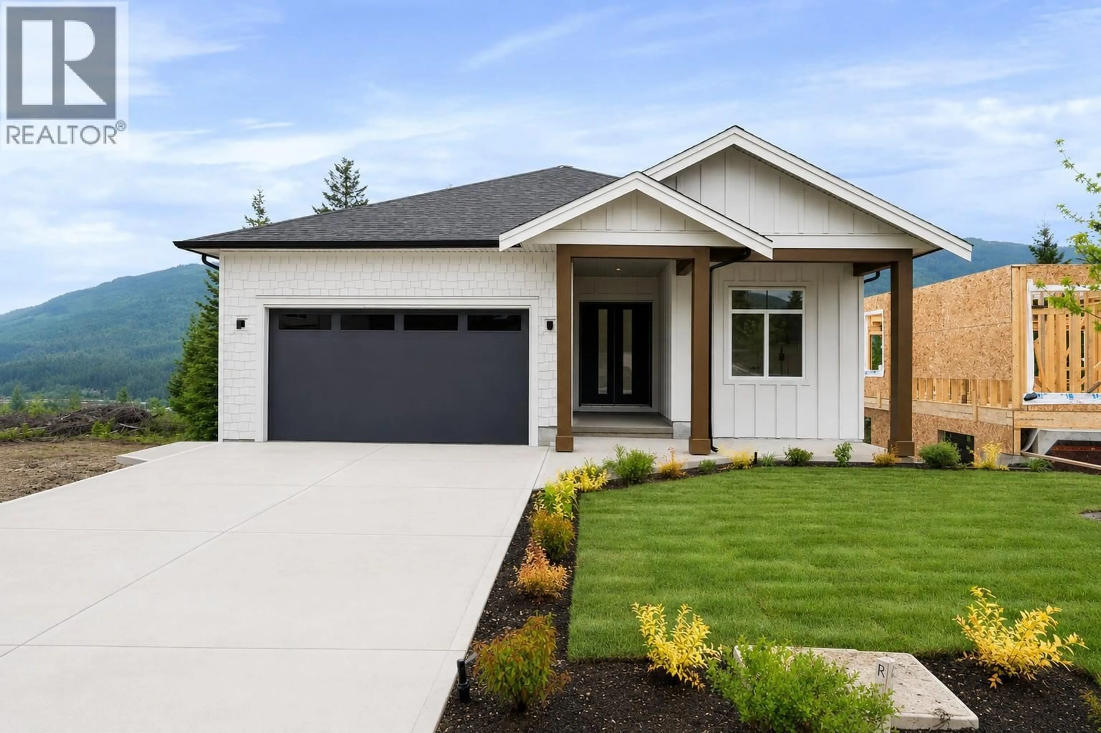 Home with vinyl exterior material, street for 6800 42 STREET NORTHEAST, Salmon Arm British Columbia V0E1K0