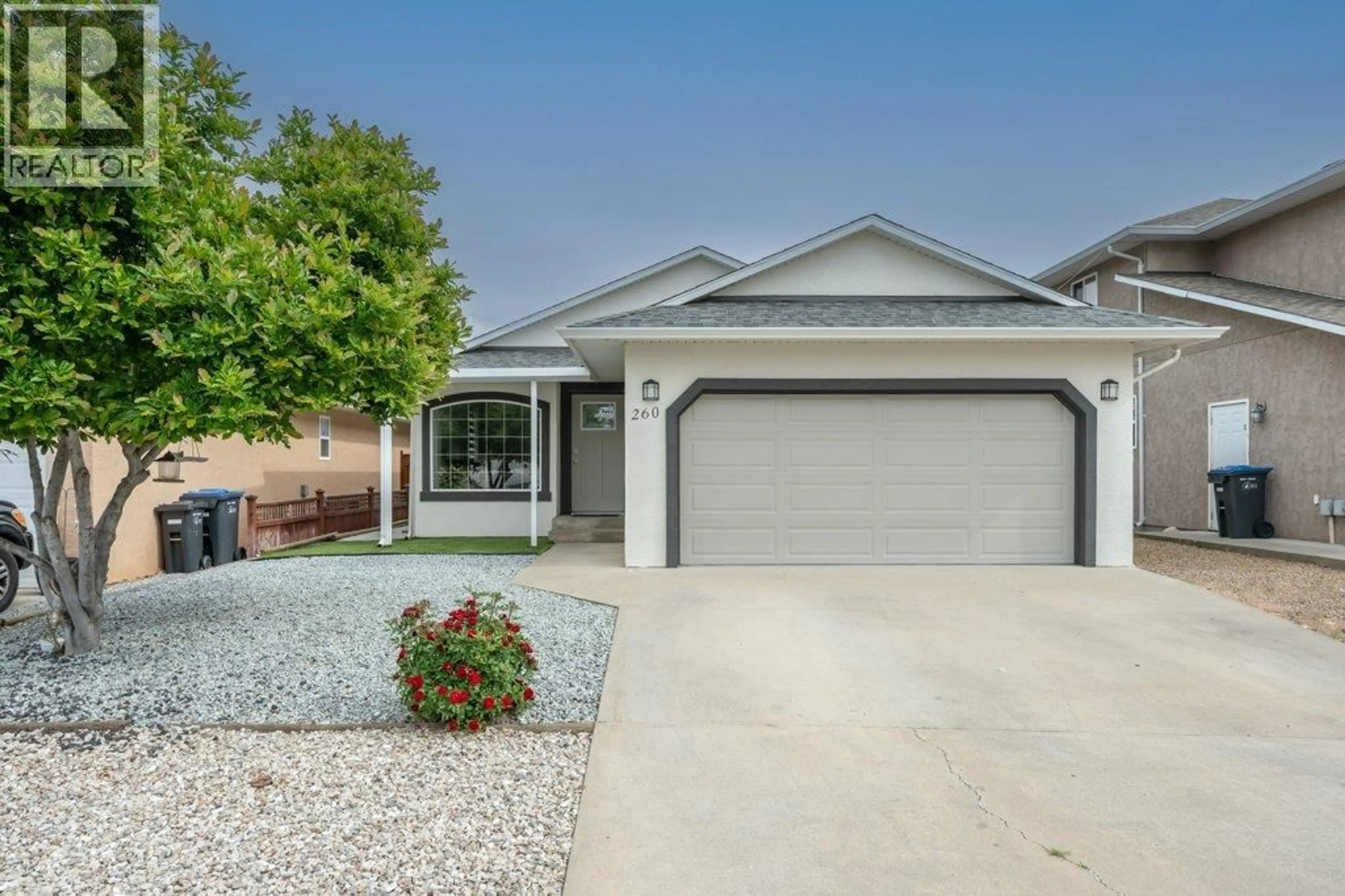 Home with vinyl exterior material, street for 260 WILLOWS PLACE, Oliver British Columbia V0H1T4
