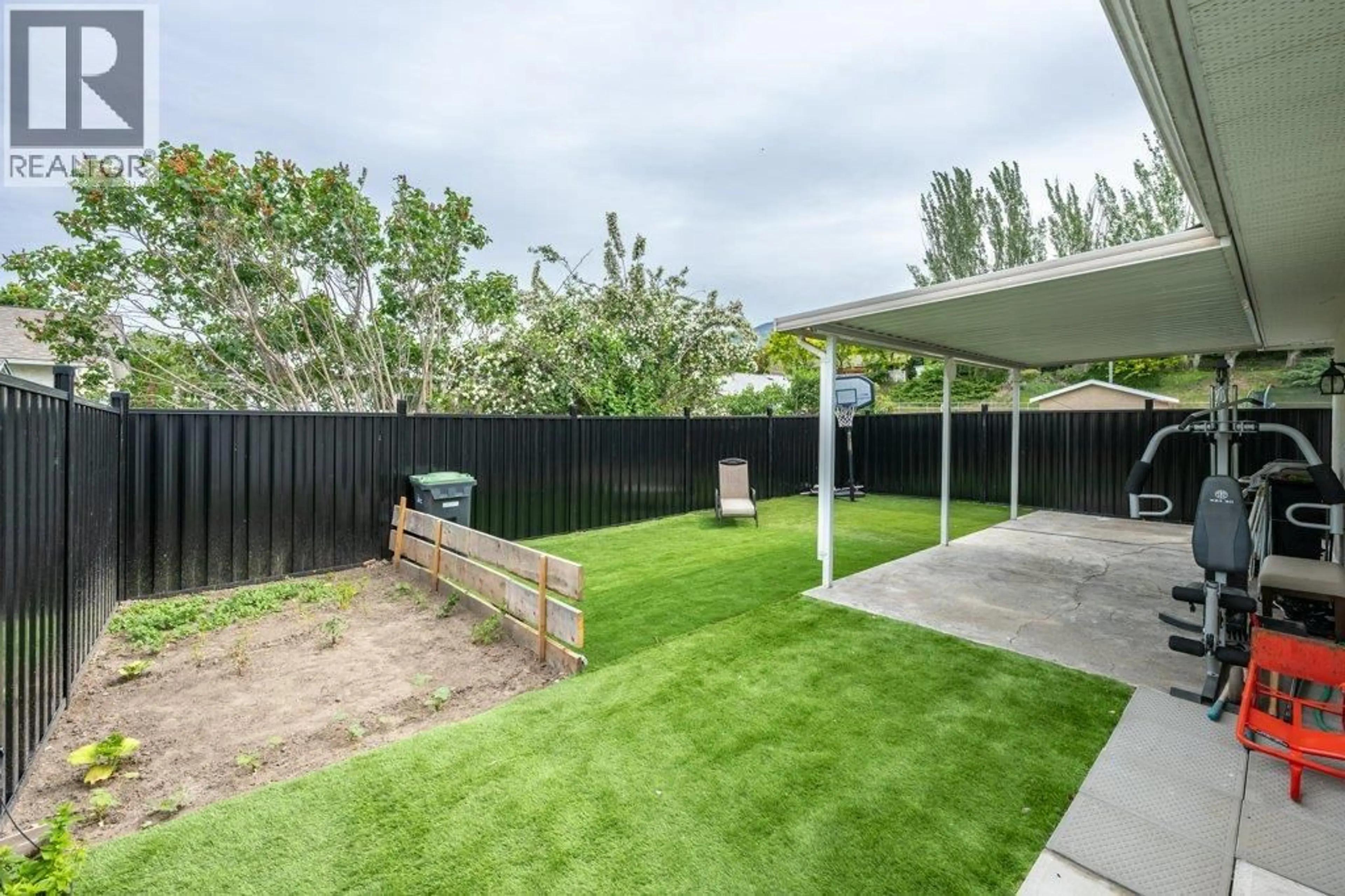Patio, street for 260 WILLOWS PLACE, Oliver British Columbia V0H1T4