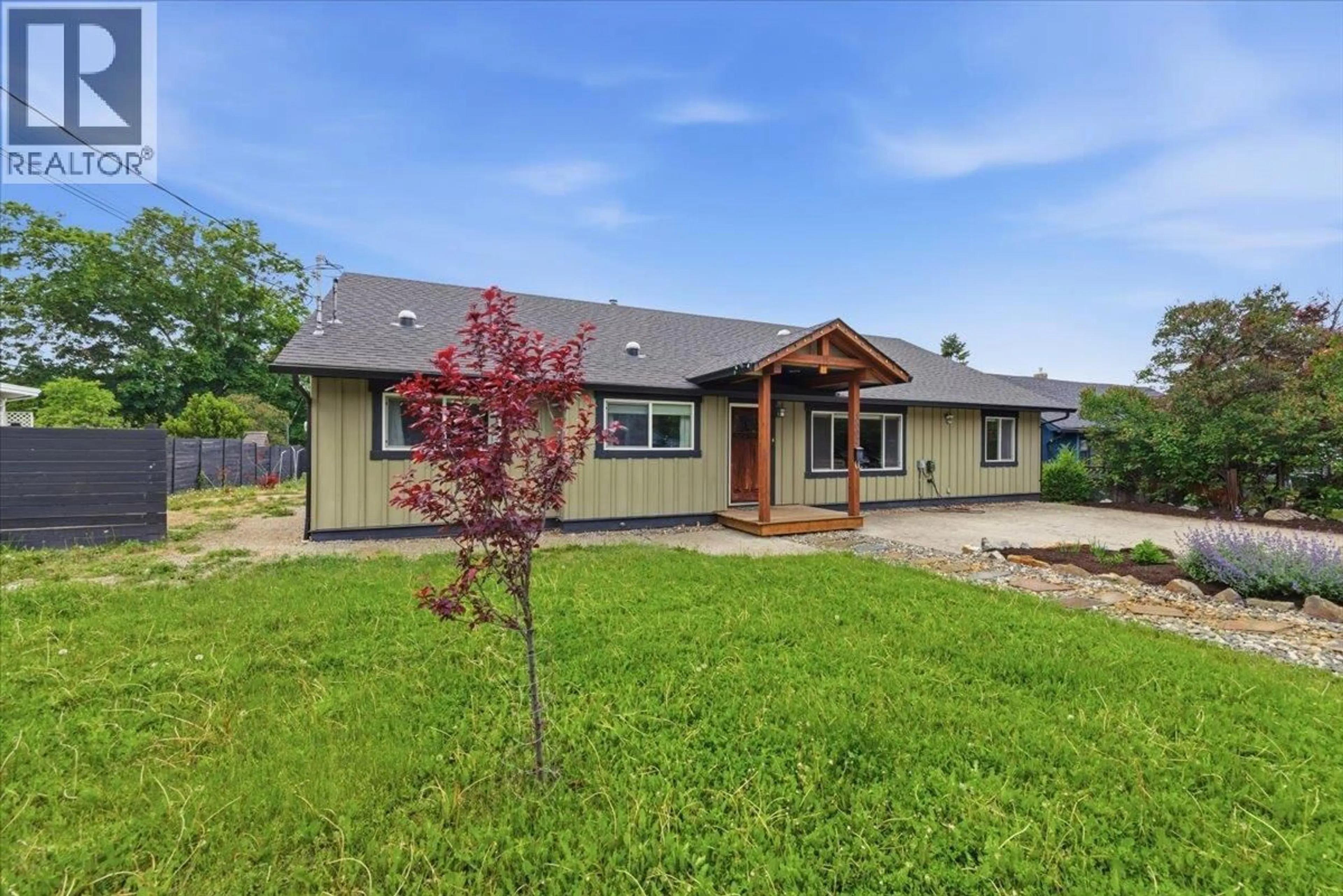 A pic from outside/outdoor area/front of a property/back of a property/a pic from drone, street for 3002 20TH STREET, Vernon British Columbia V1T4C5